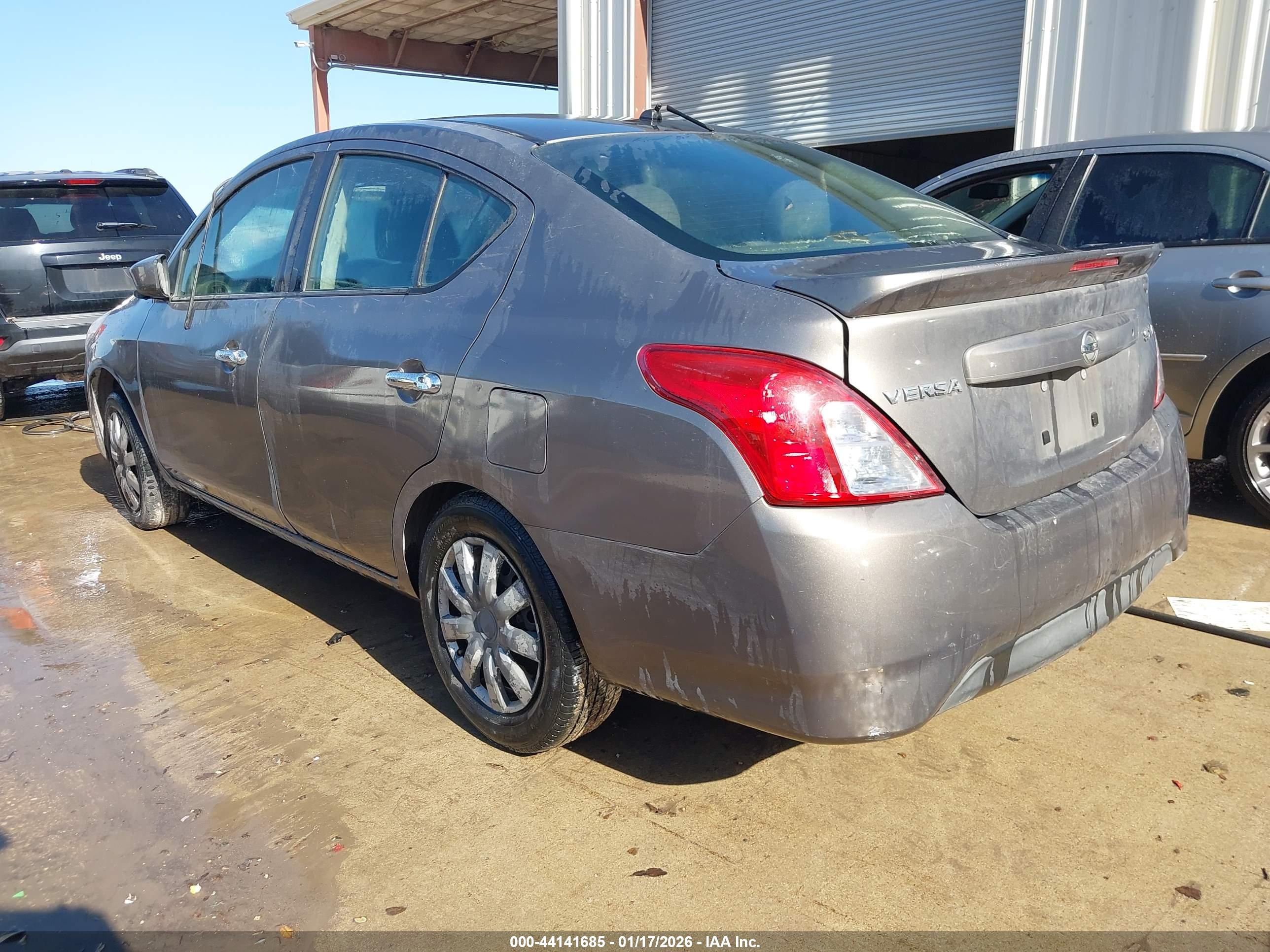 NISSAN VERSA image 3