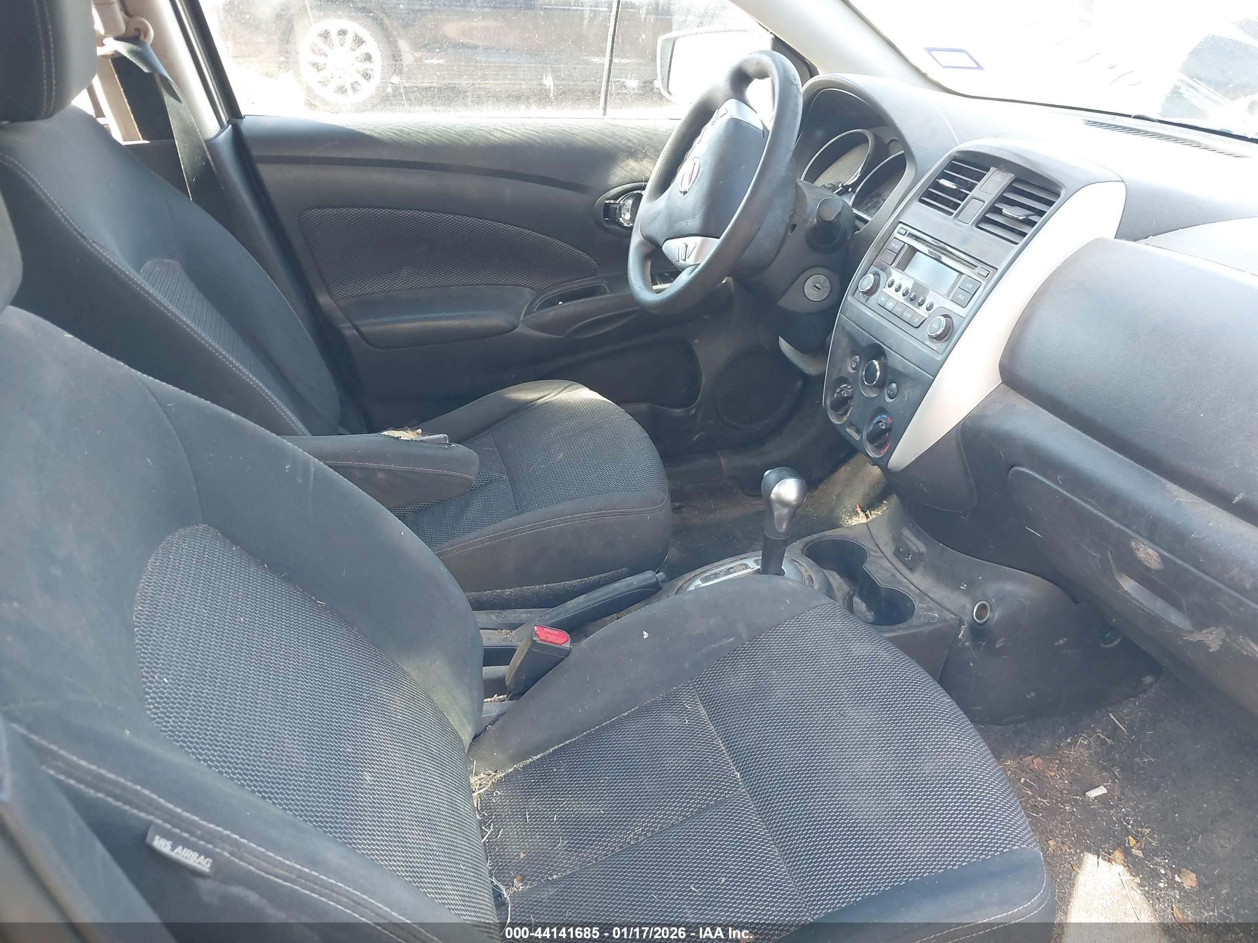 NISSAN VERSA image 5
