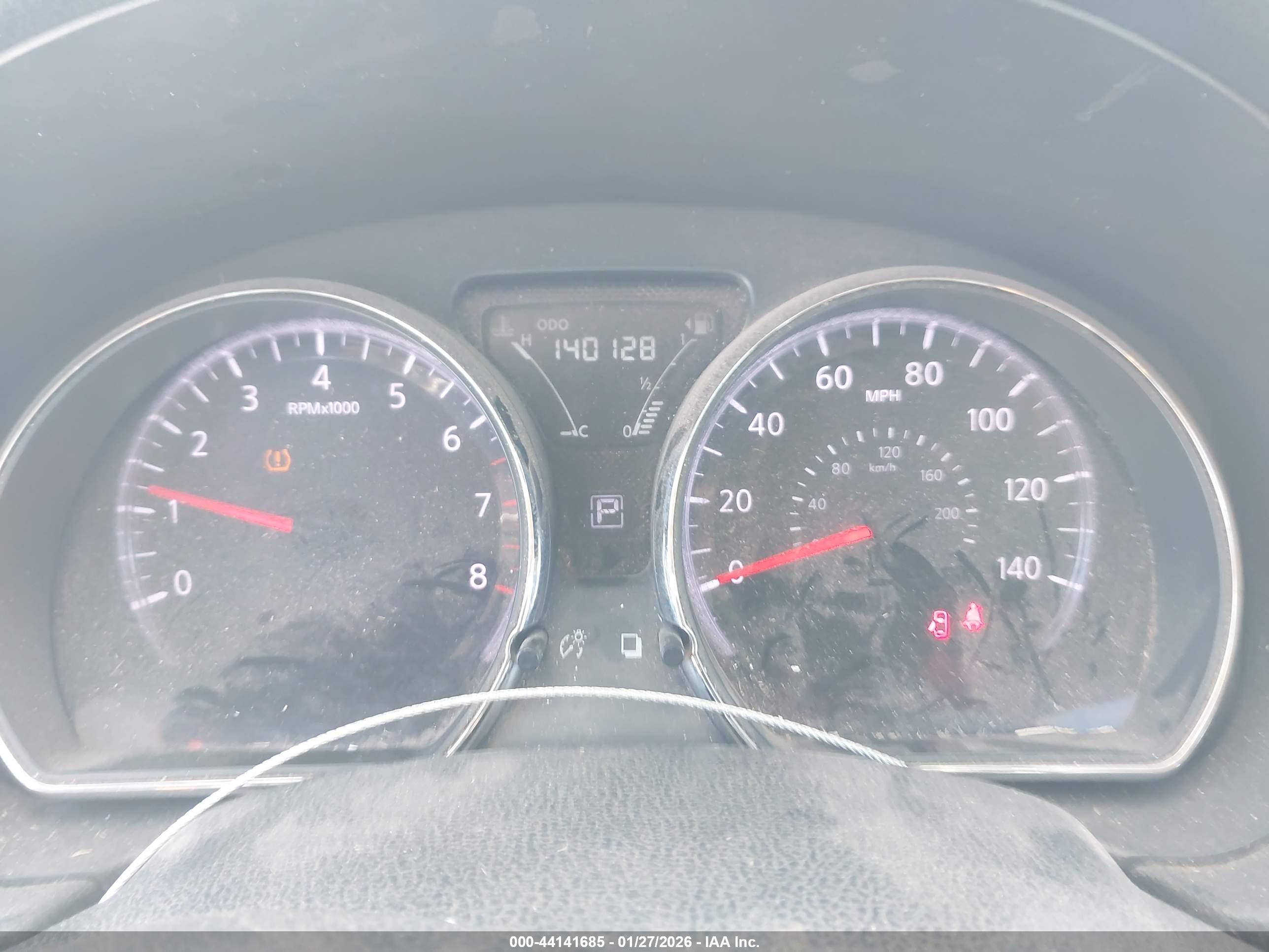 NISSAN VERSA image 7