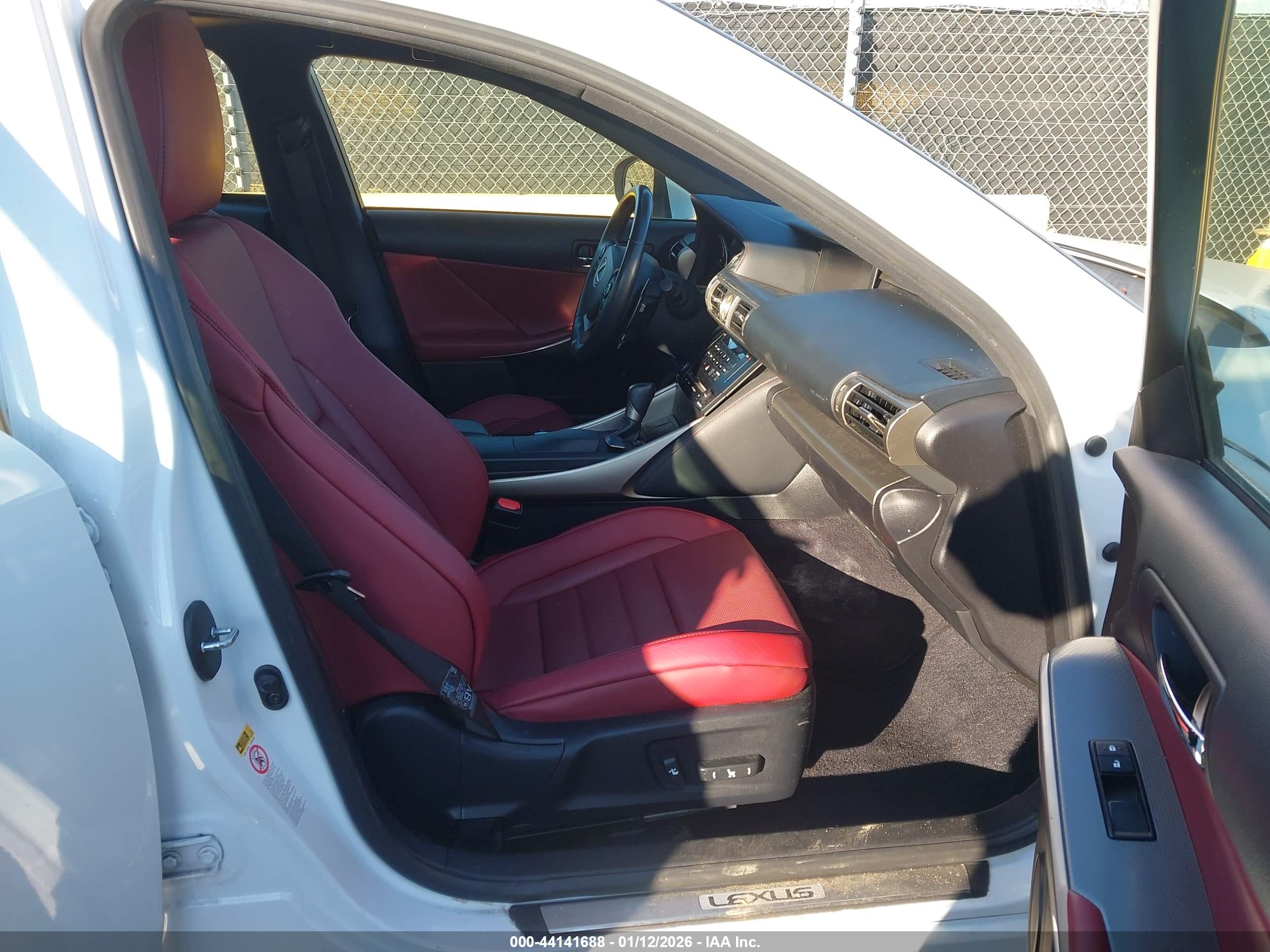 LEXUS IS image 5