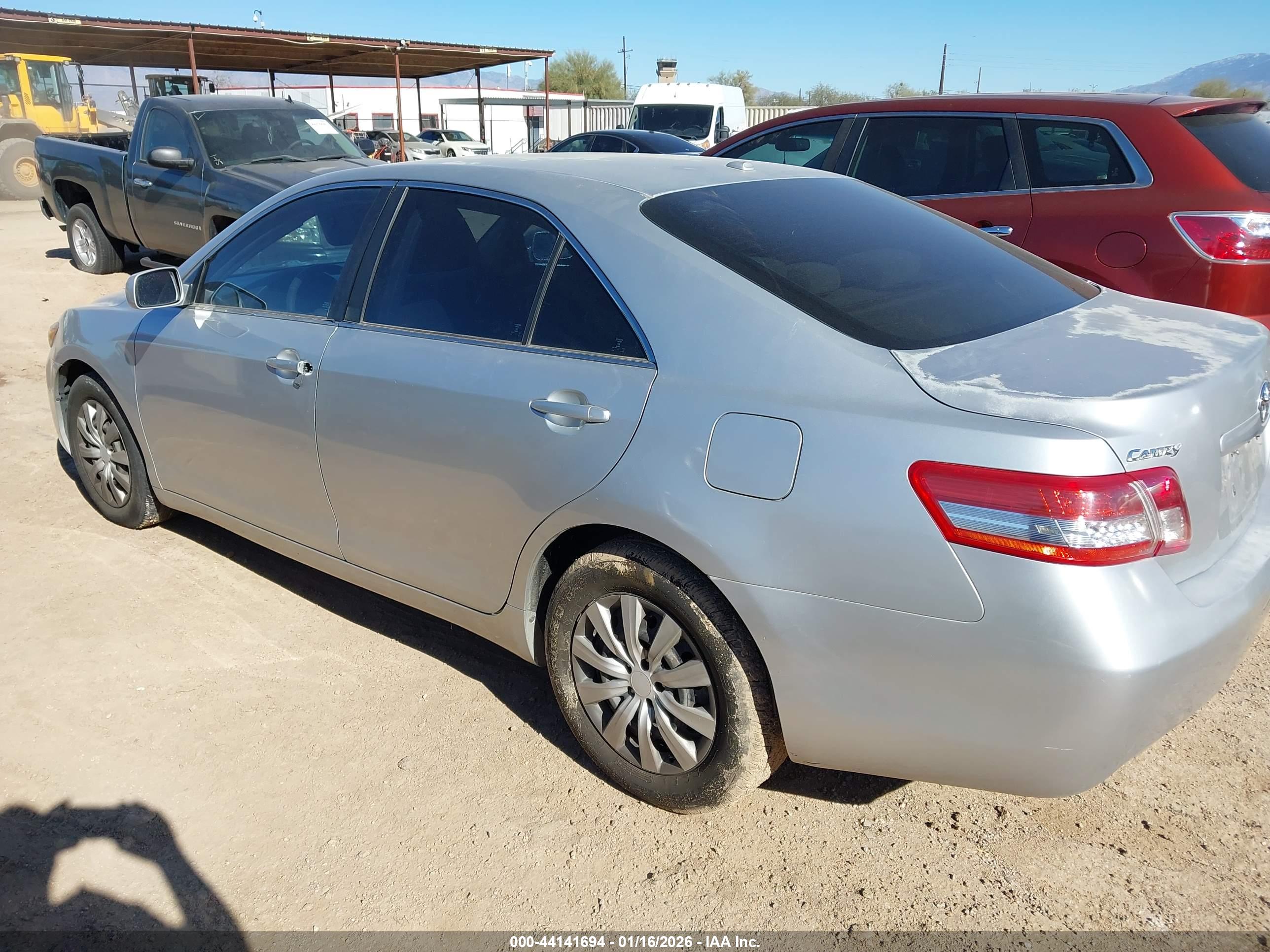 TOYOTA CAMRY image 3