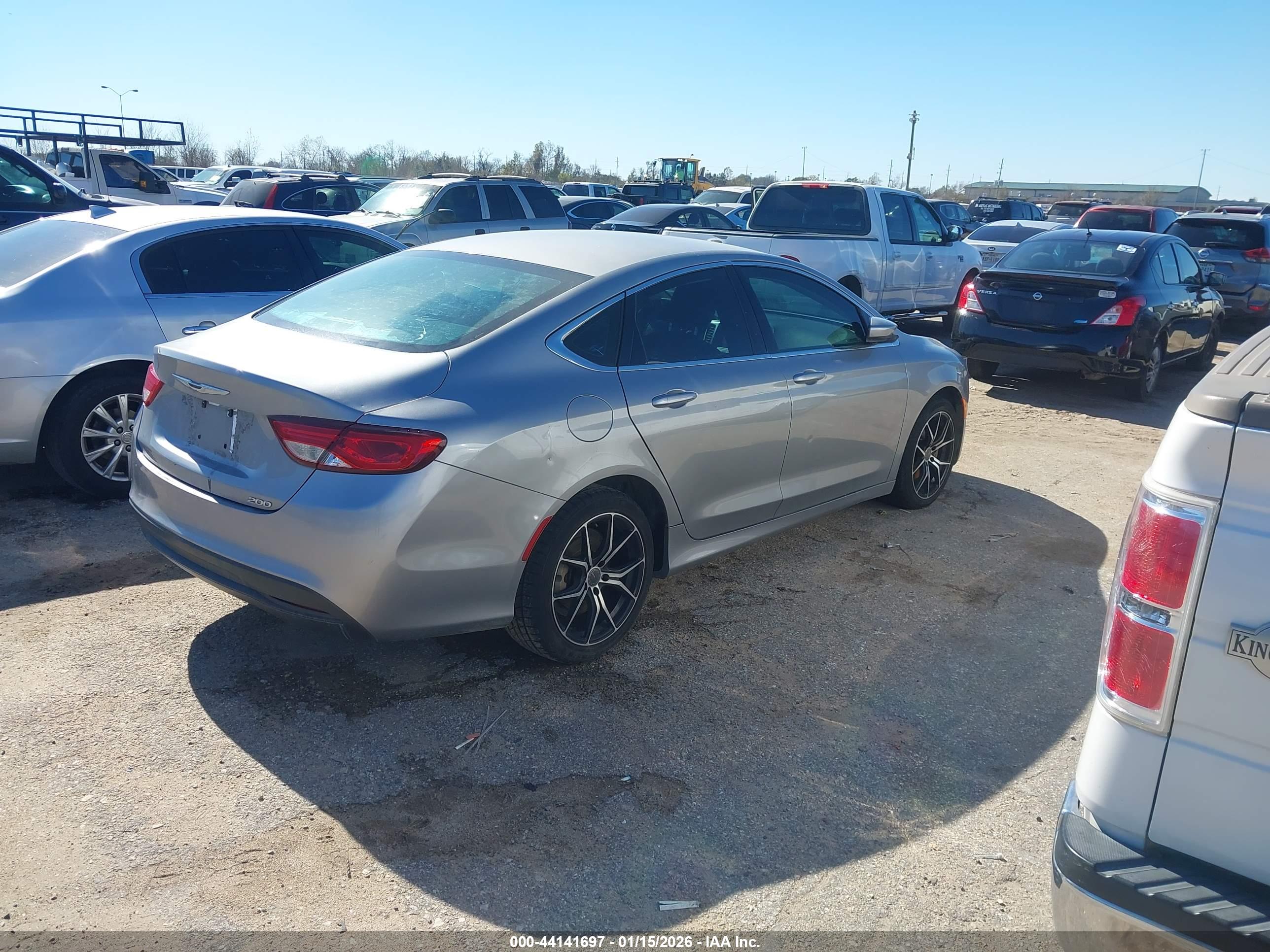 CHRYSLER 200 image 4