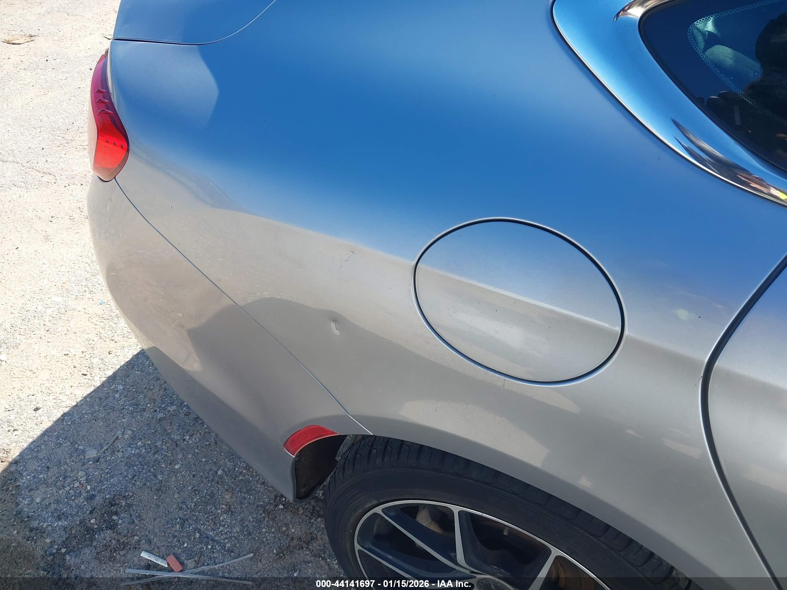 CHRYSLER 200 image 6