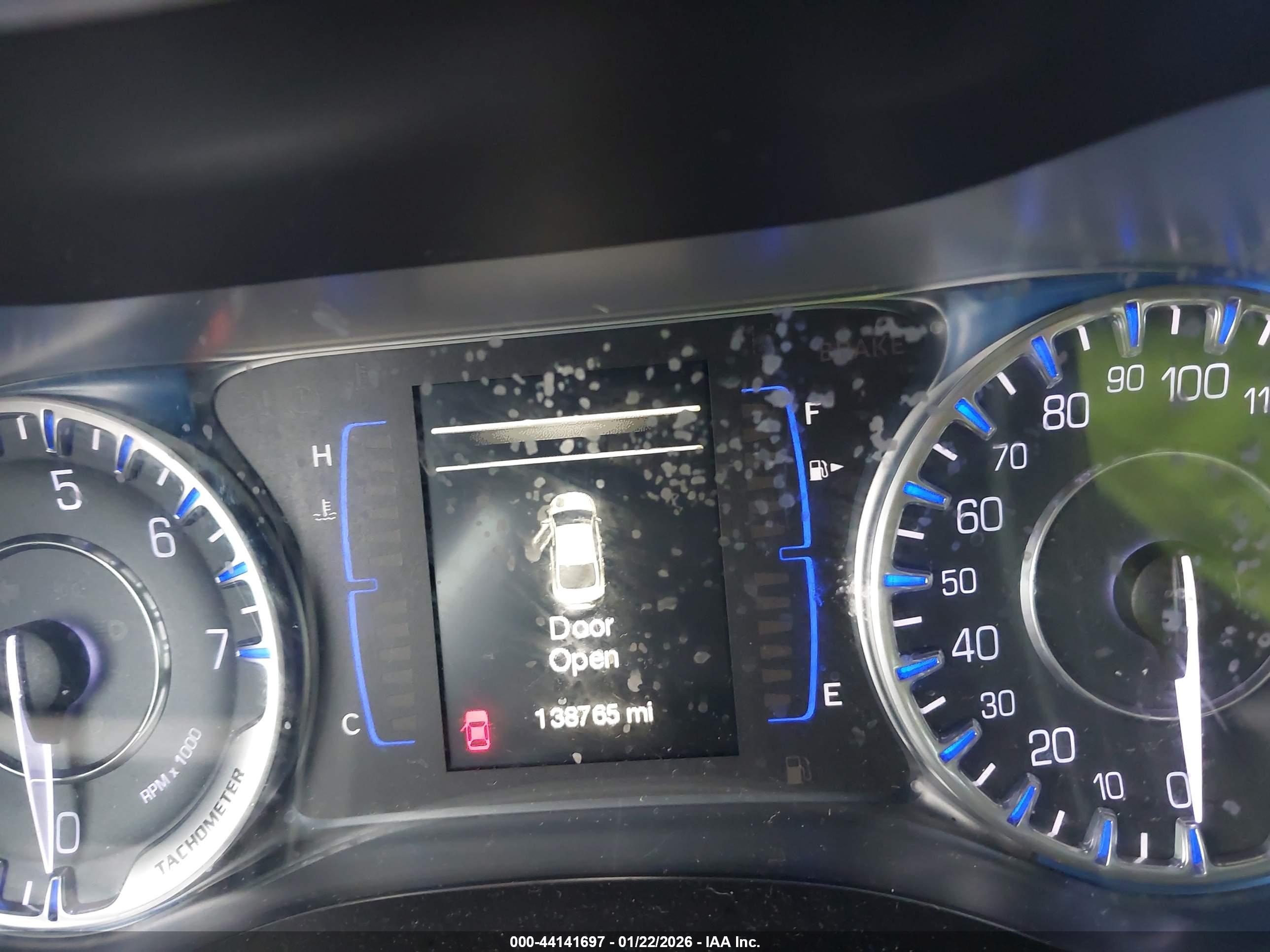 CHRYSLER 200 image 7