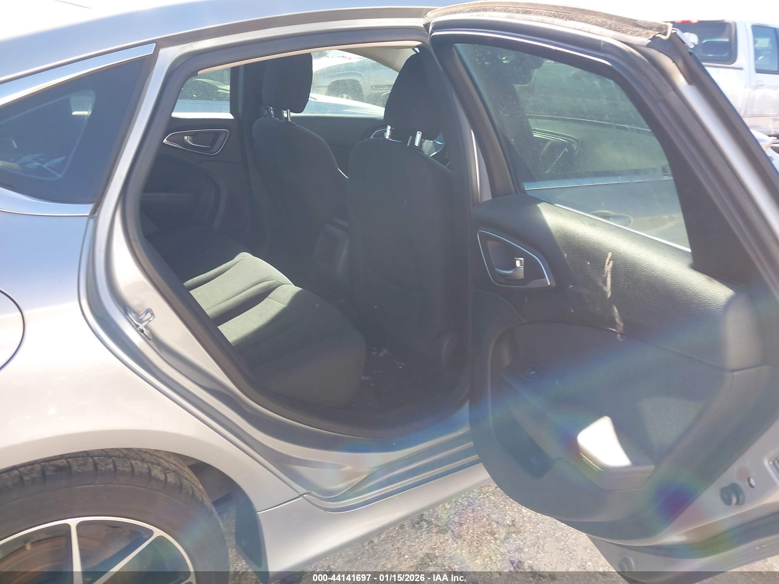 CHRYSLER 200 image 8