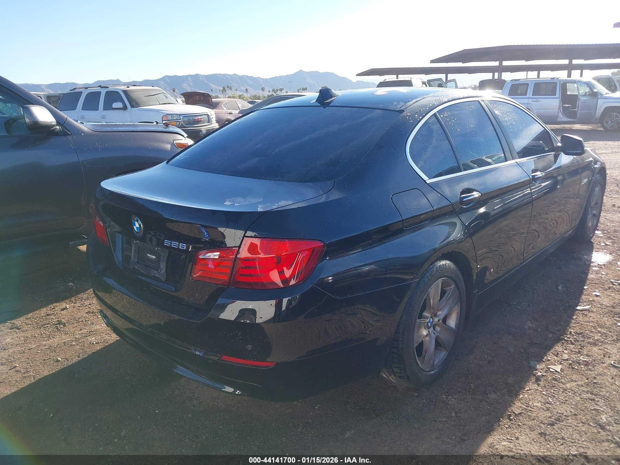 BMW 528I image 4