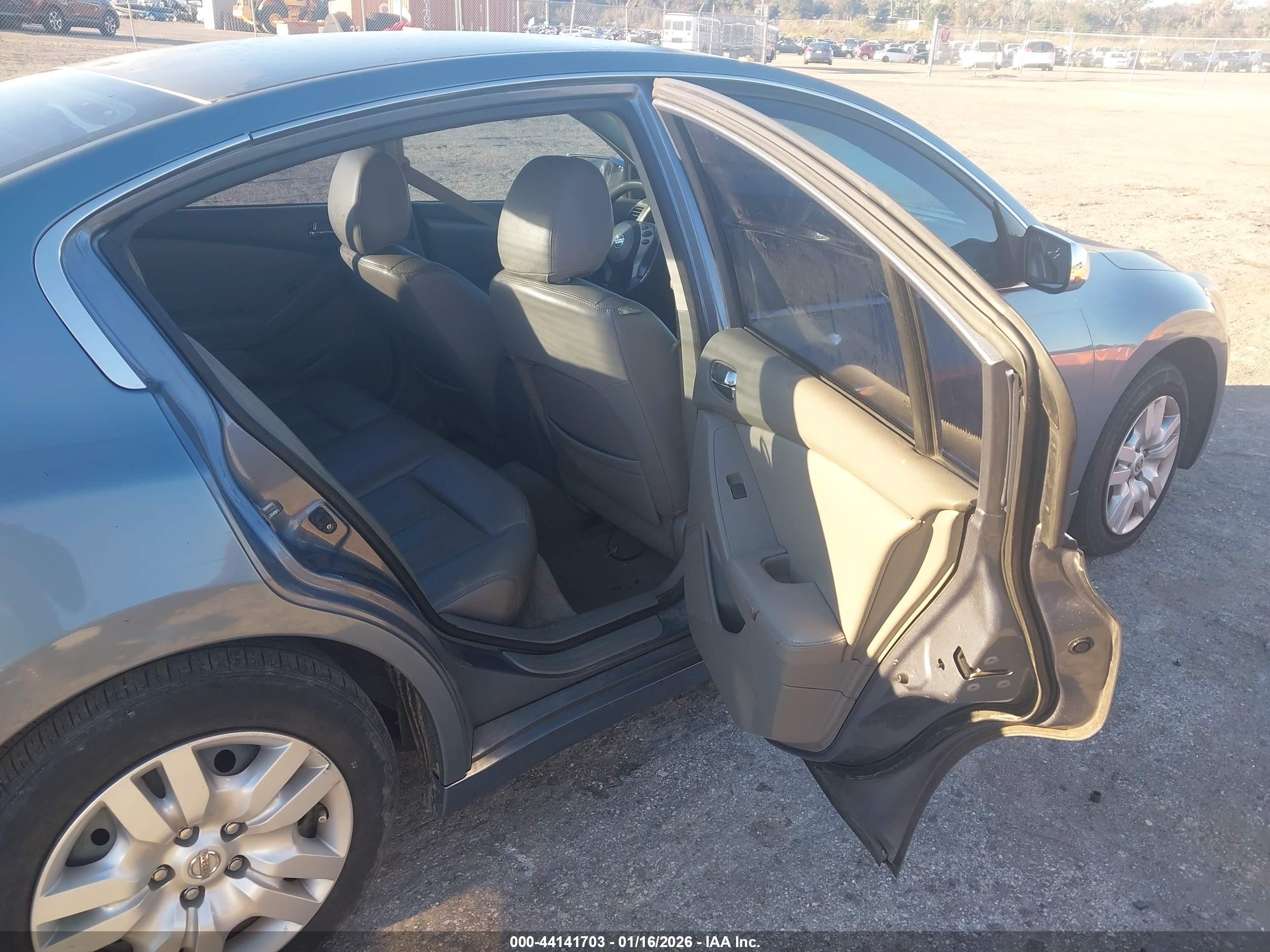 NISSAN ALTIMA image 8