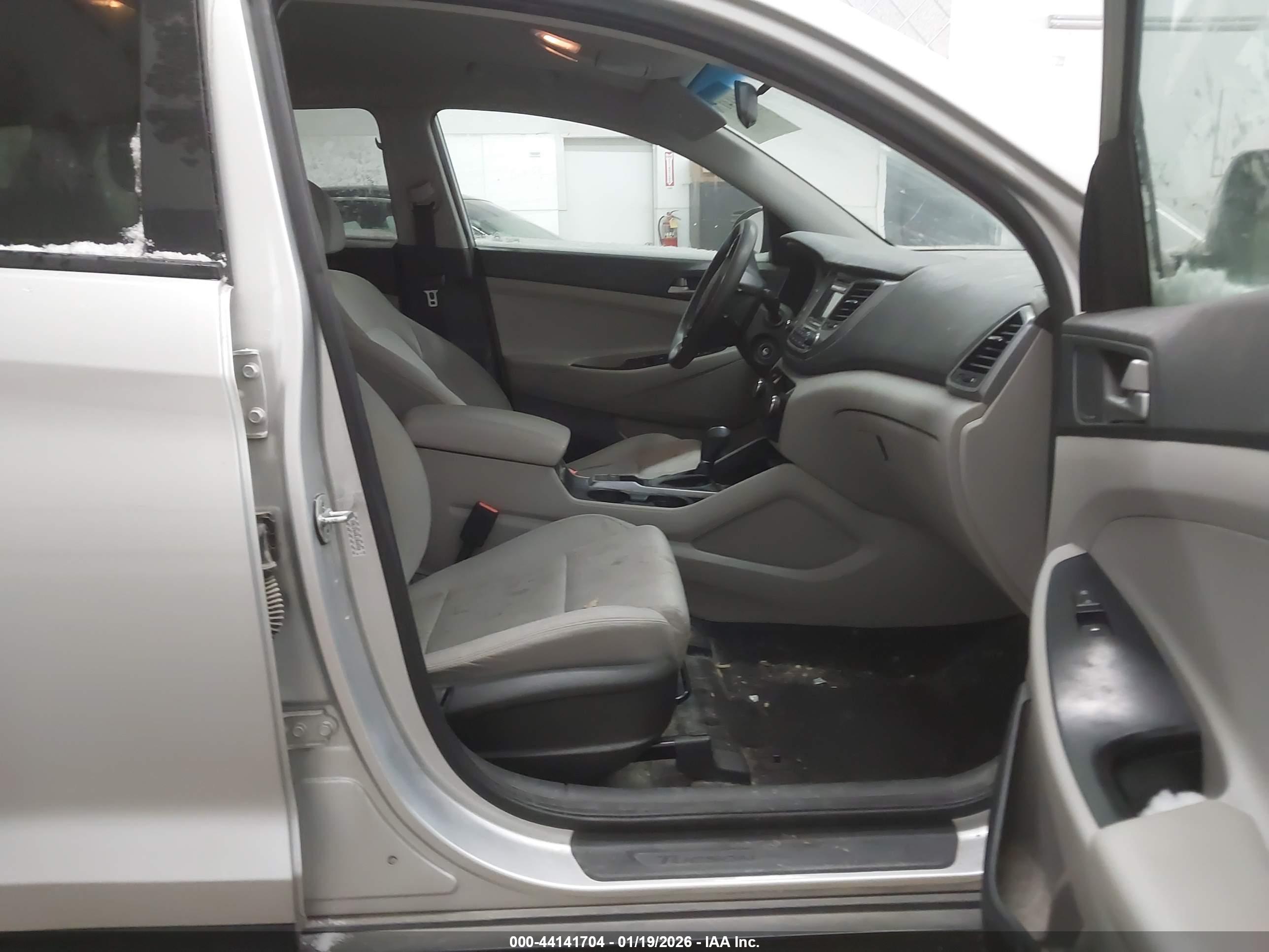 HYUNDAI TUCSON image 5