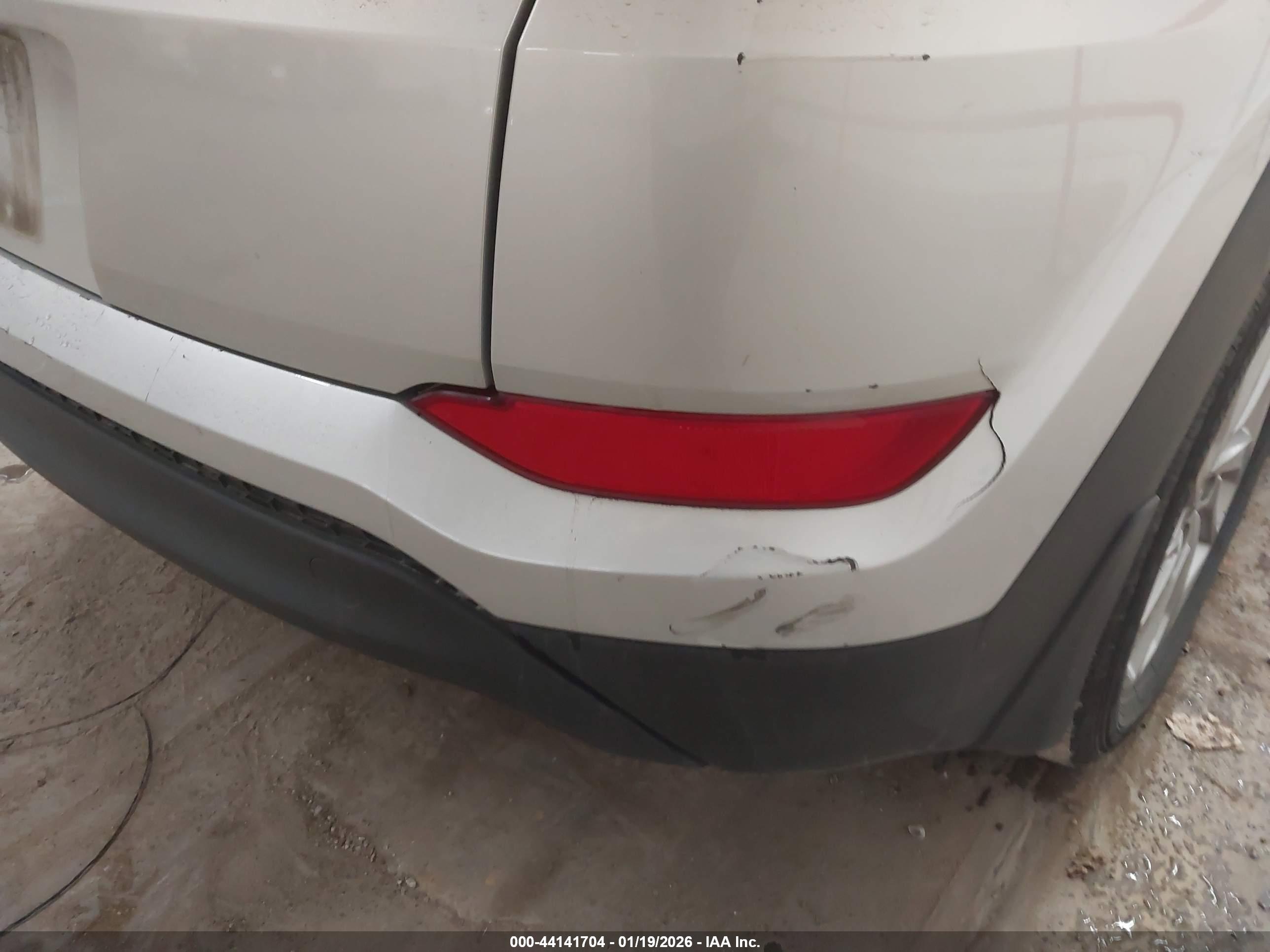 HYUNDAI TUCSON image 6