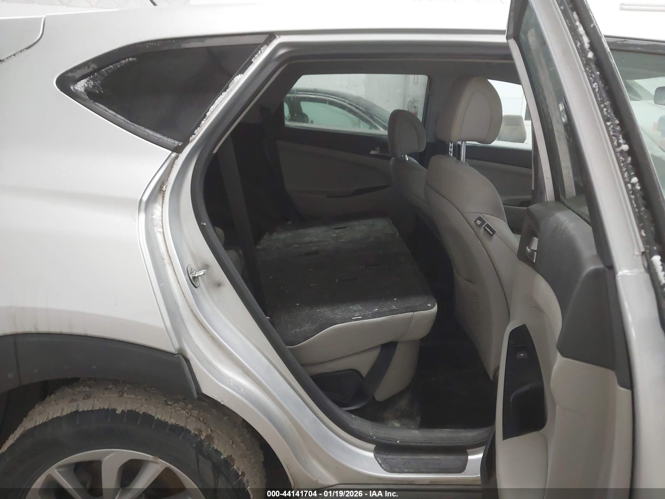 HYUNDAI TUCSON image 8