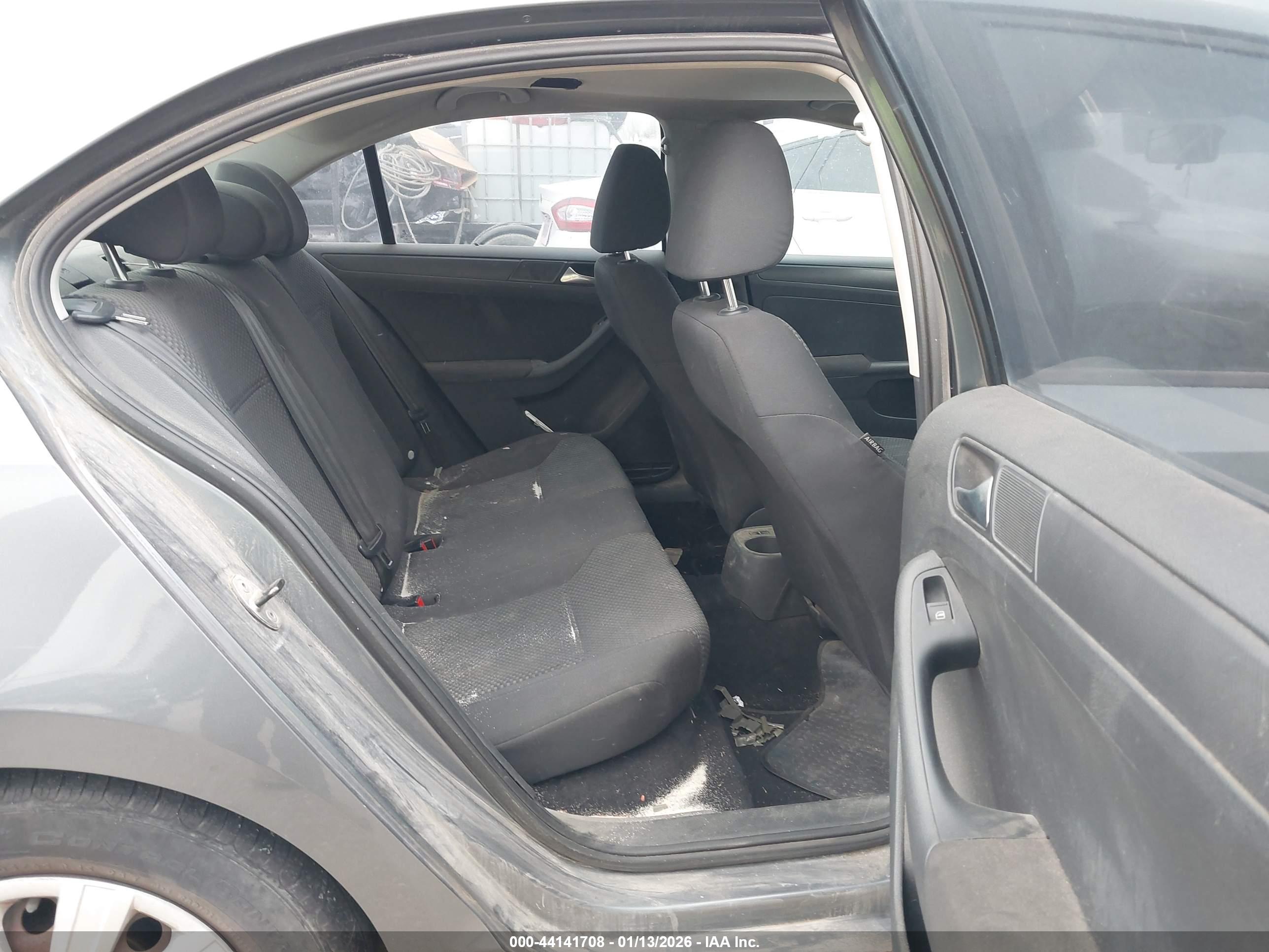 VOLKSWAGEN JETTA image 8