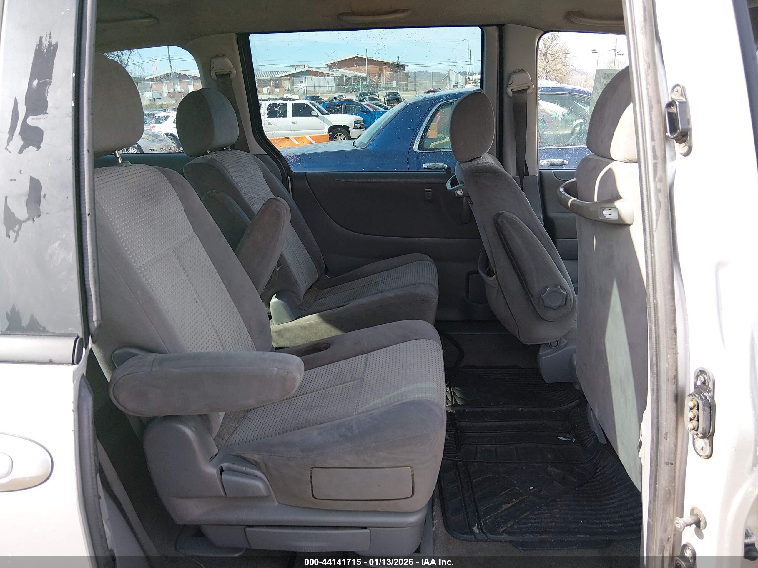 MAZDA MPV image 8