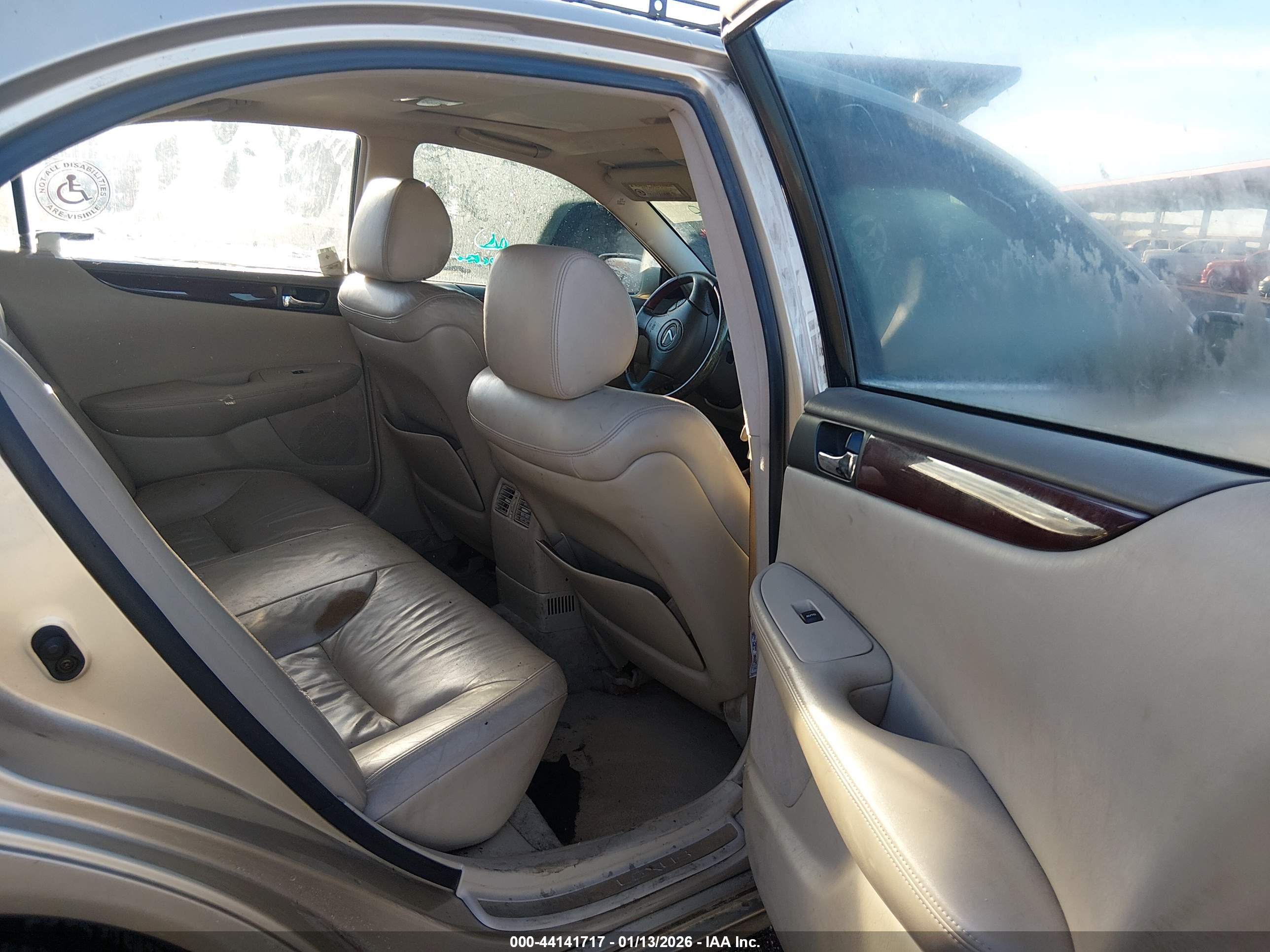 LEXUS ES image 8
