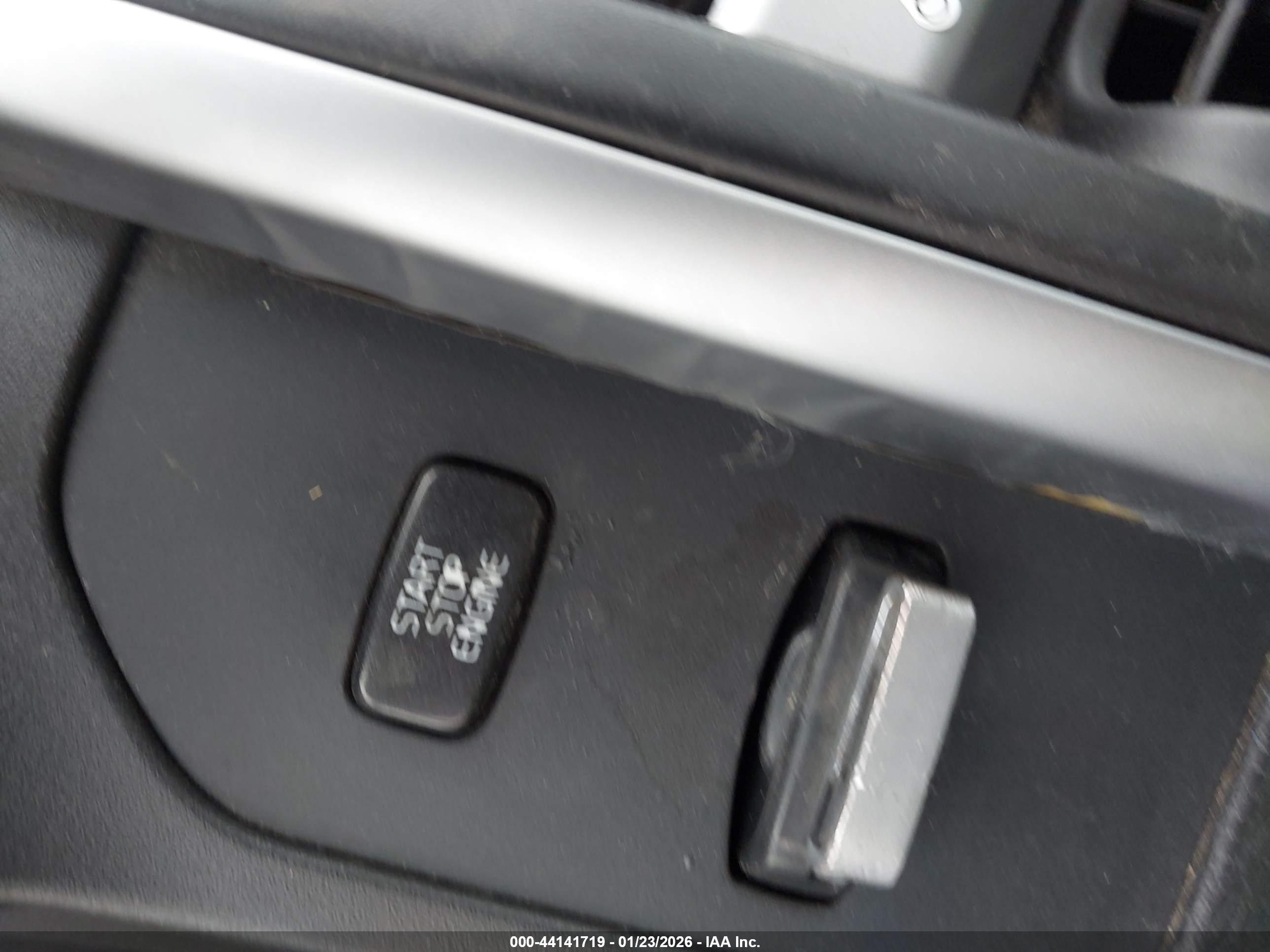VOLVO XC60 image 11