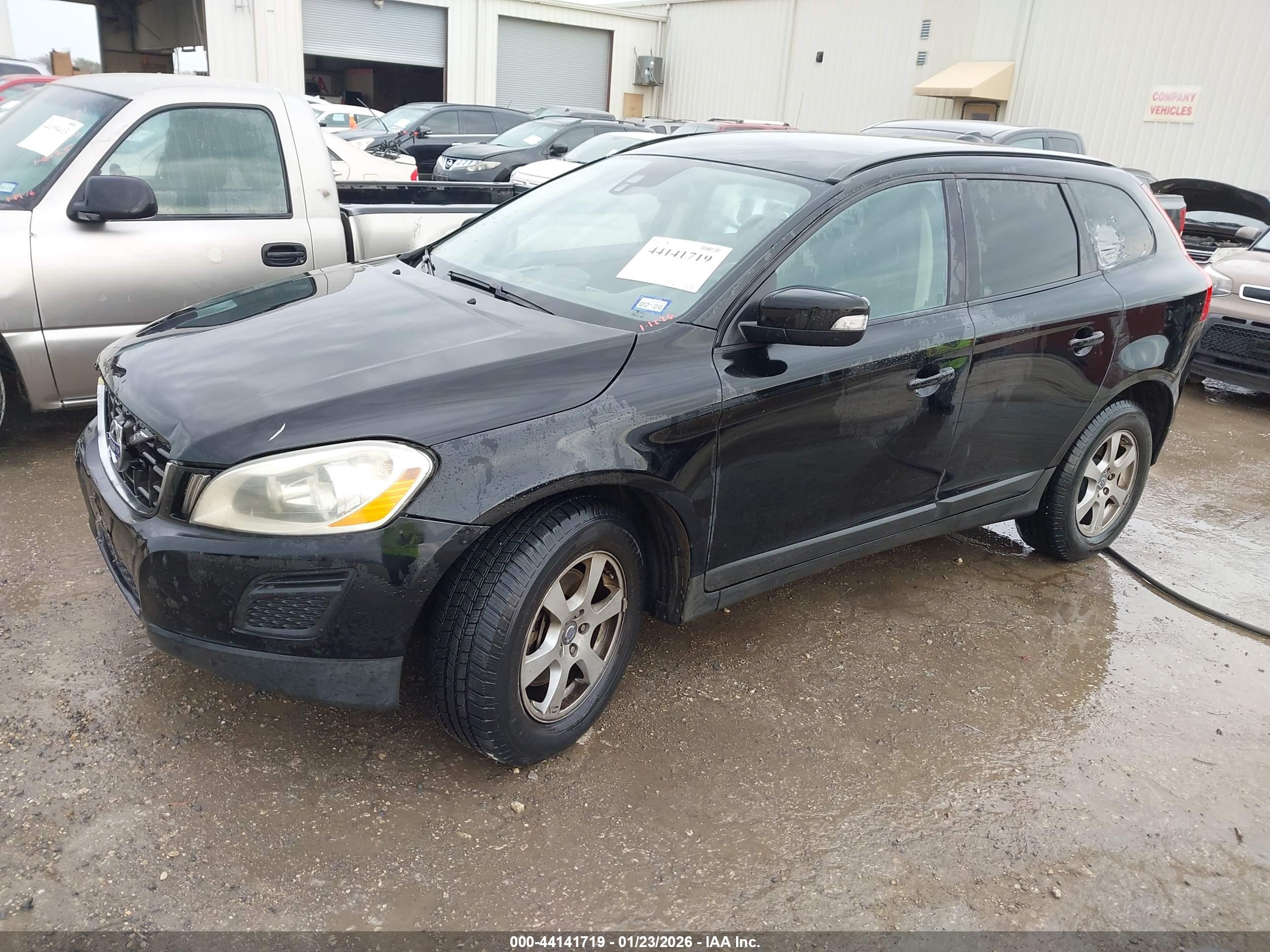 VOLVO XC60 image 2