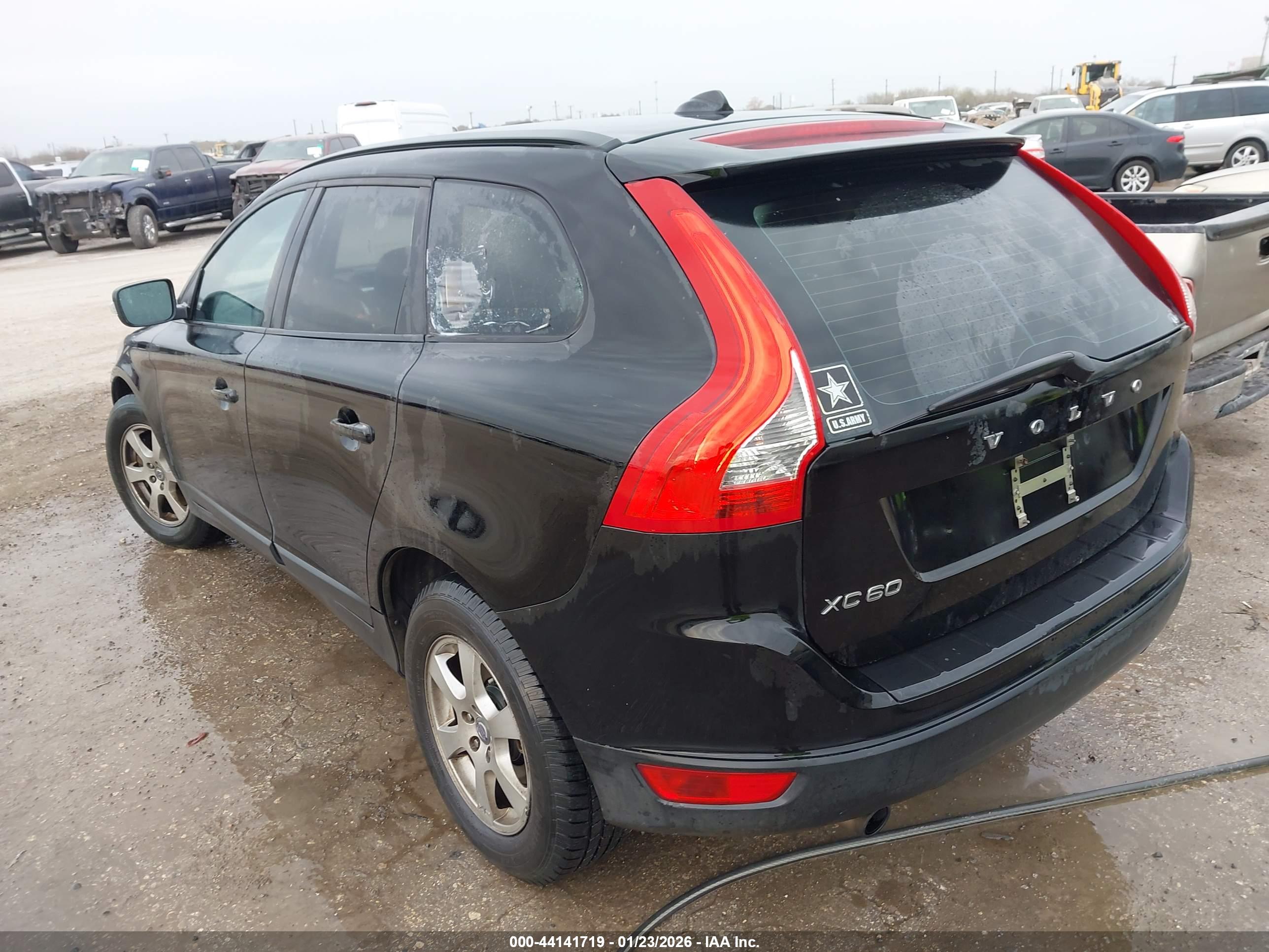 VOLVO XC60 image 3