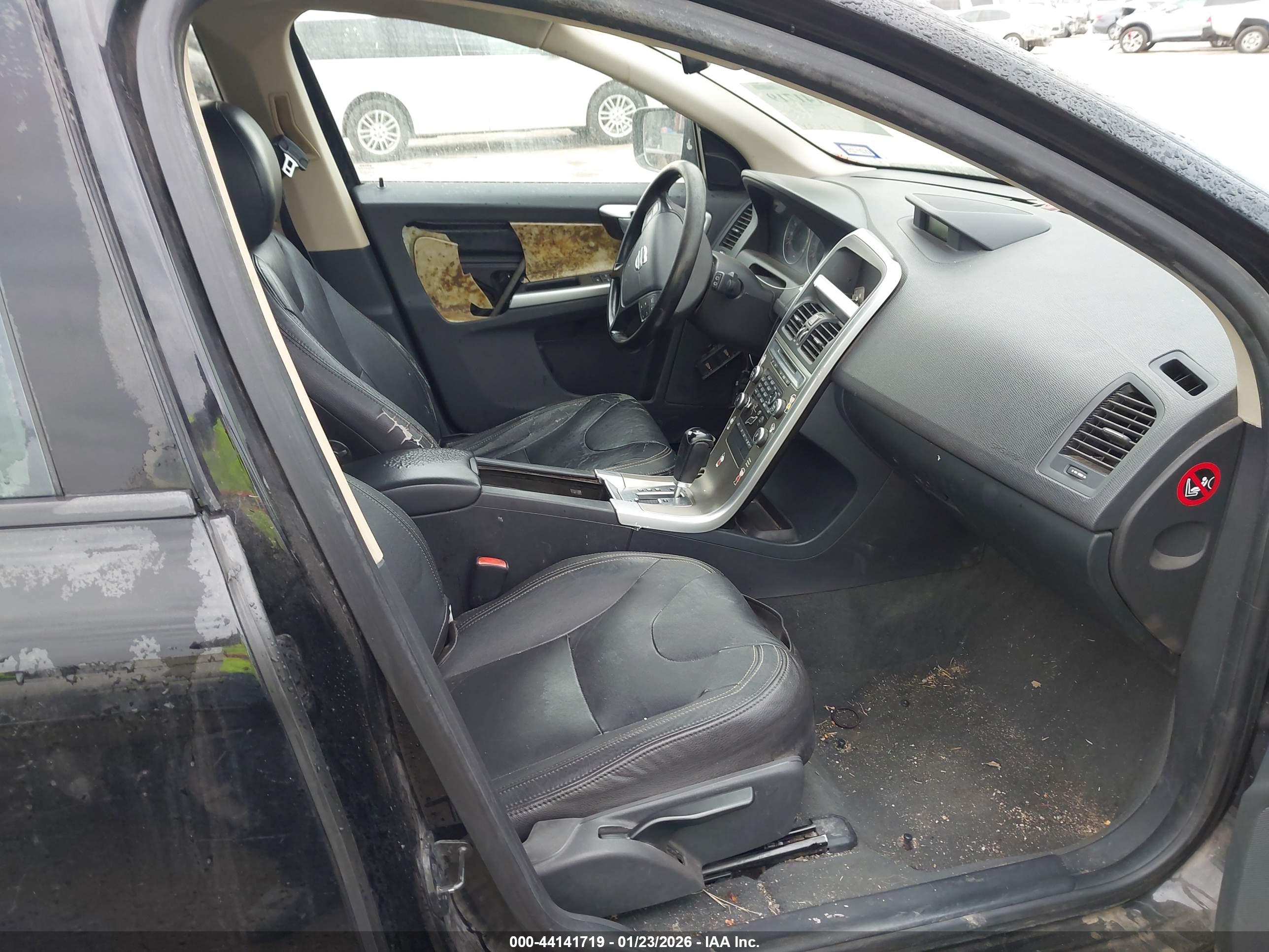 VOLVO XC60 image 5