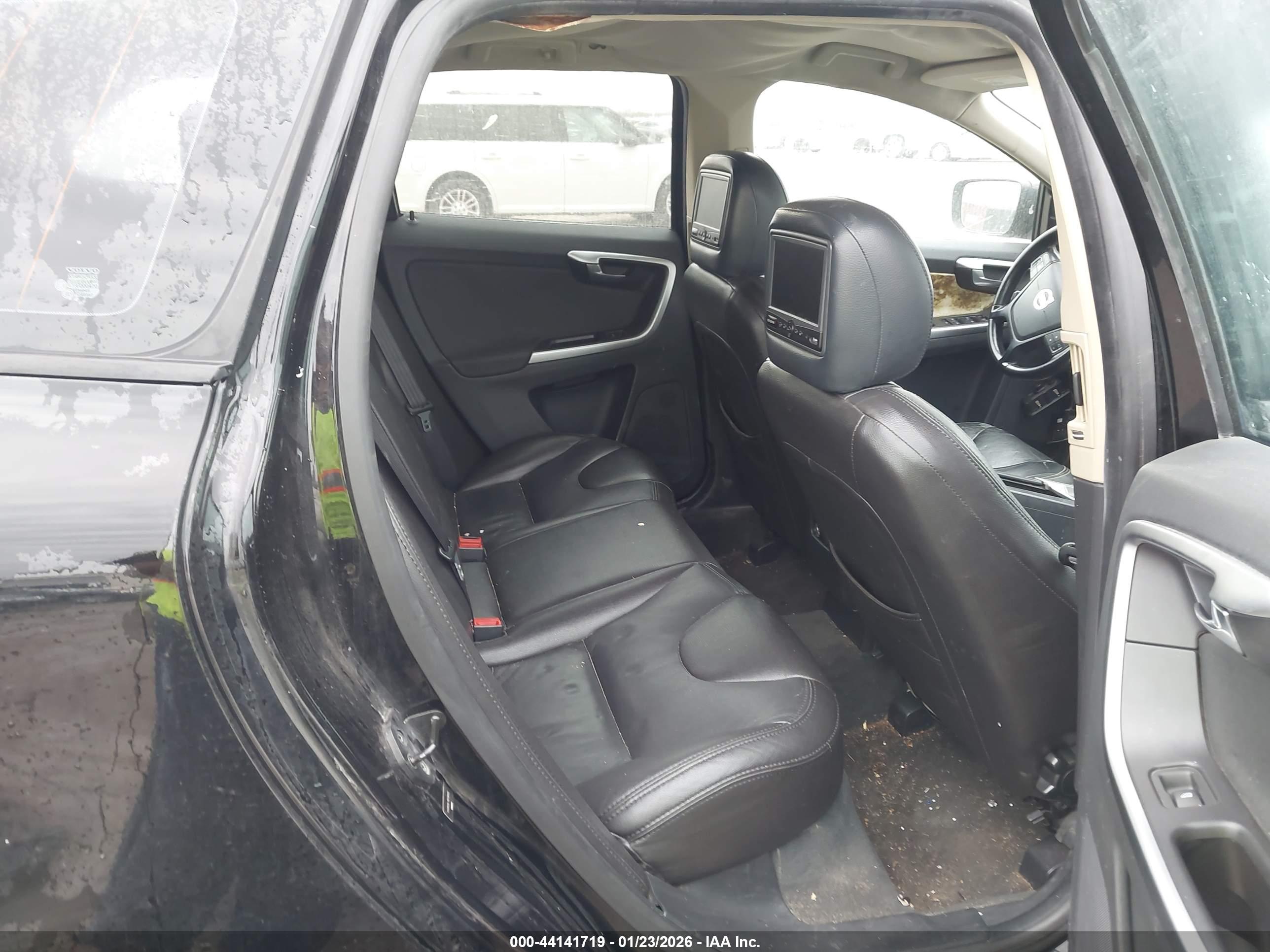 VOLVO XC60 image 8