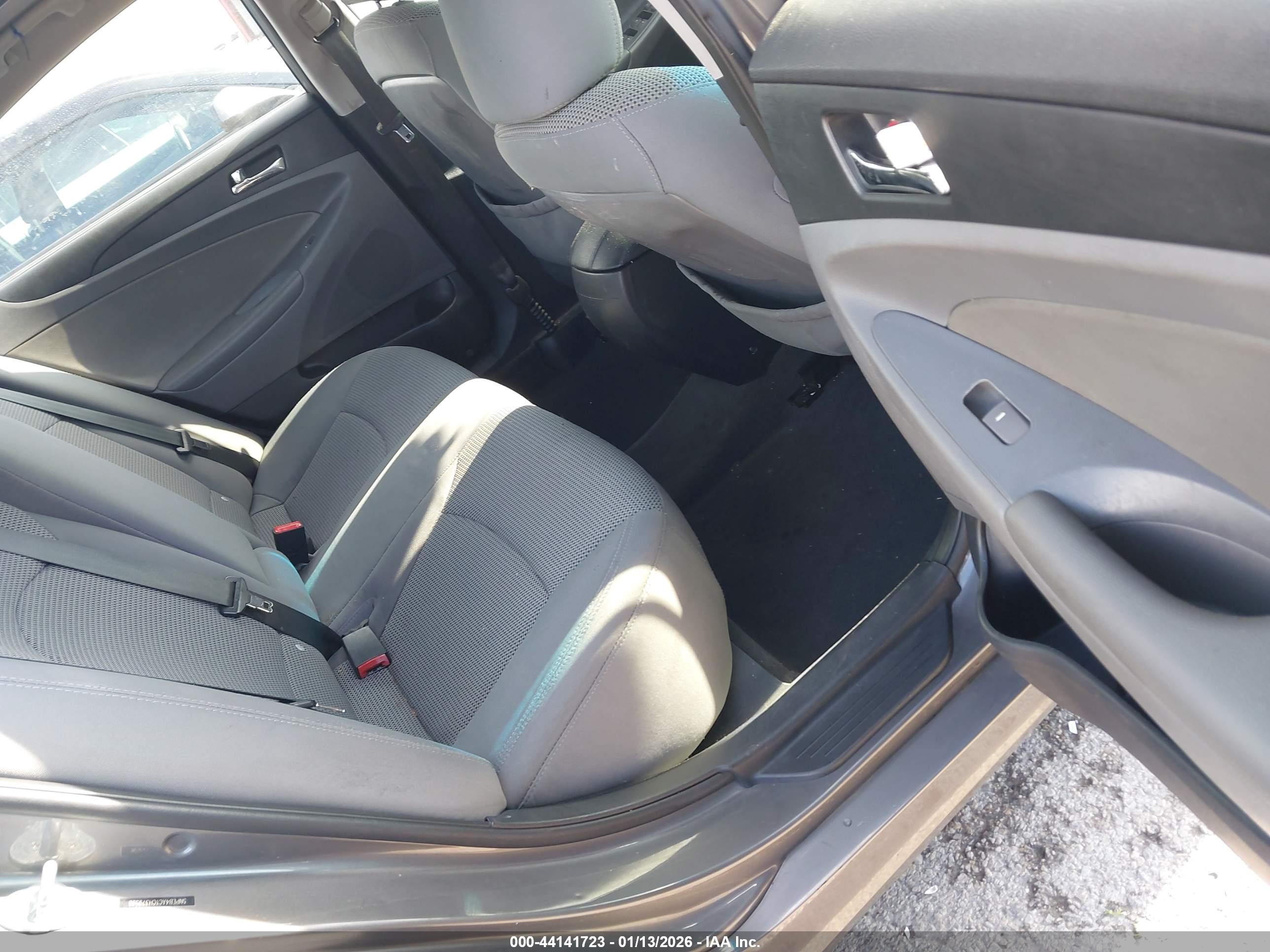 HYUNDAI SONATA image 8