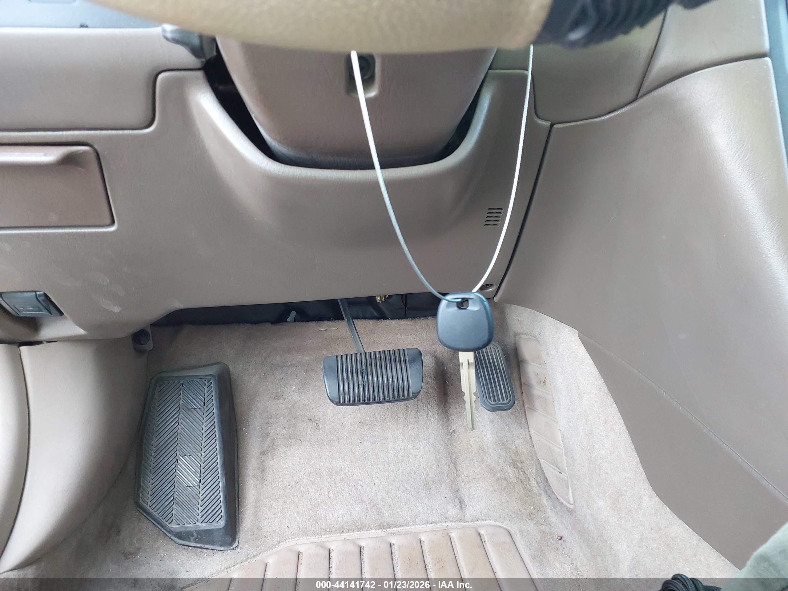 TOYOTA CAMRY image 11