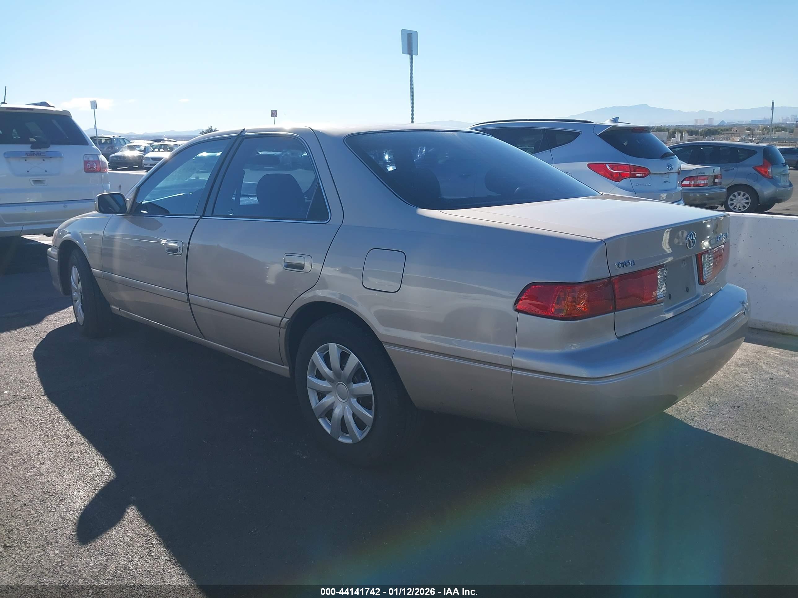 TOYOTA CAMRY image 3