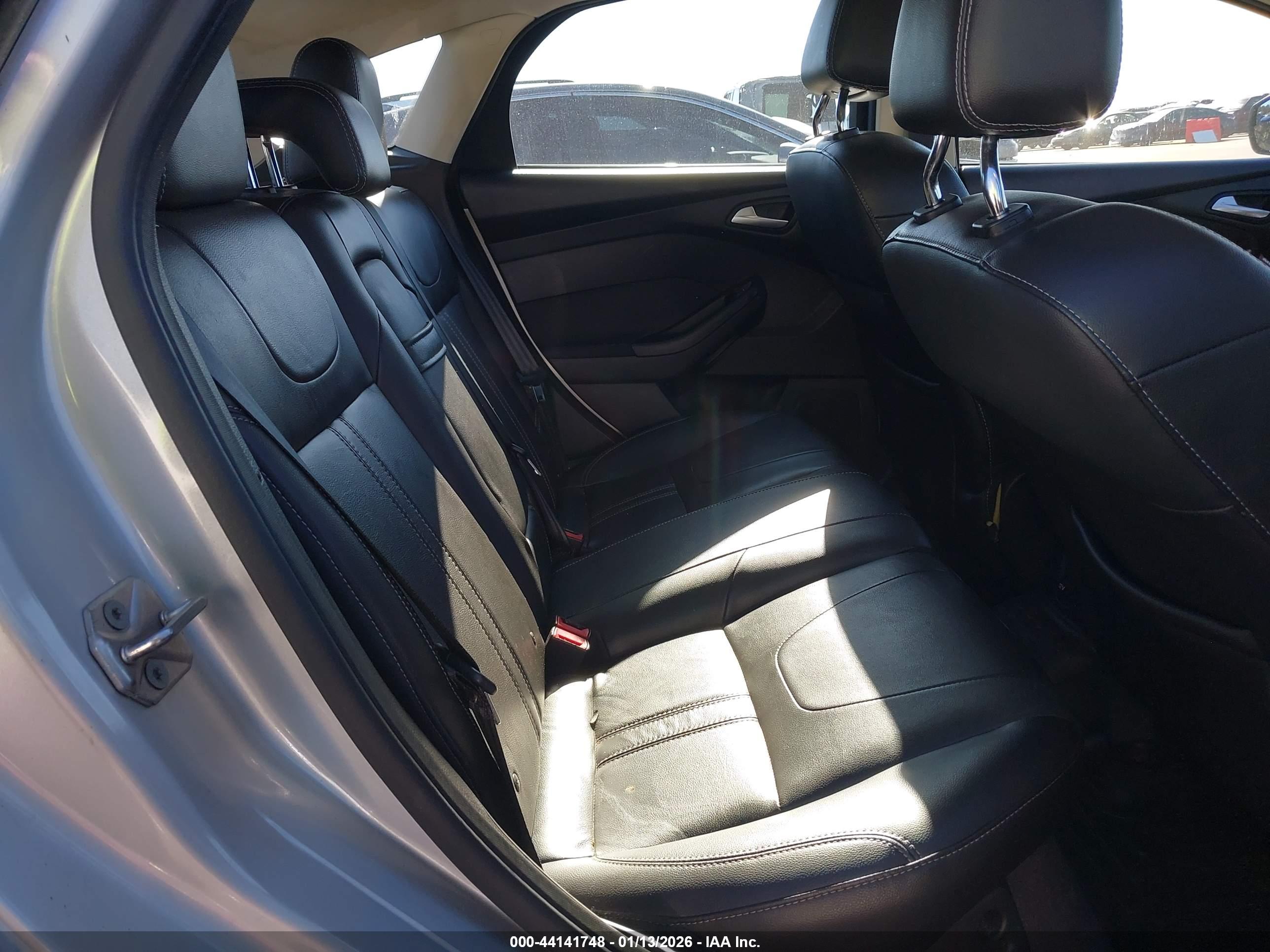 FORD FOCUS image 8