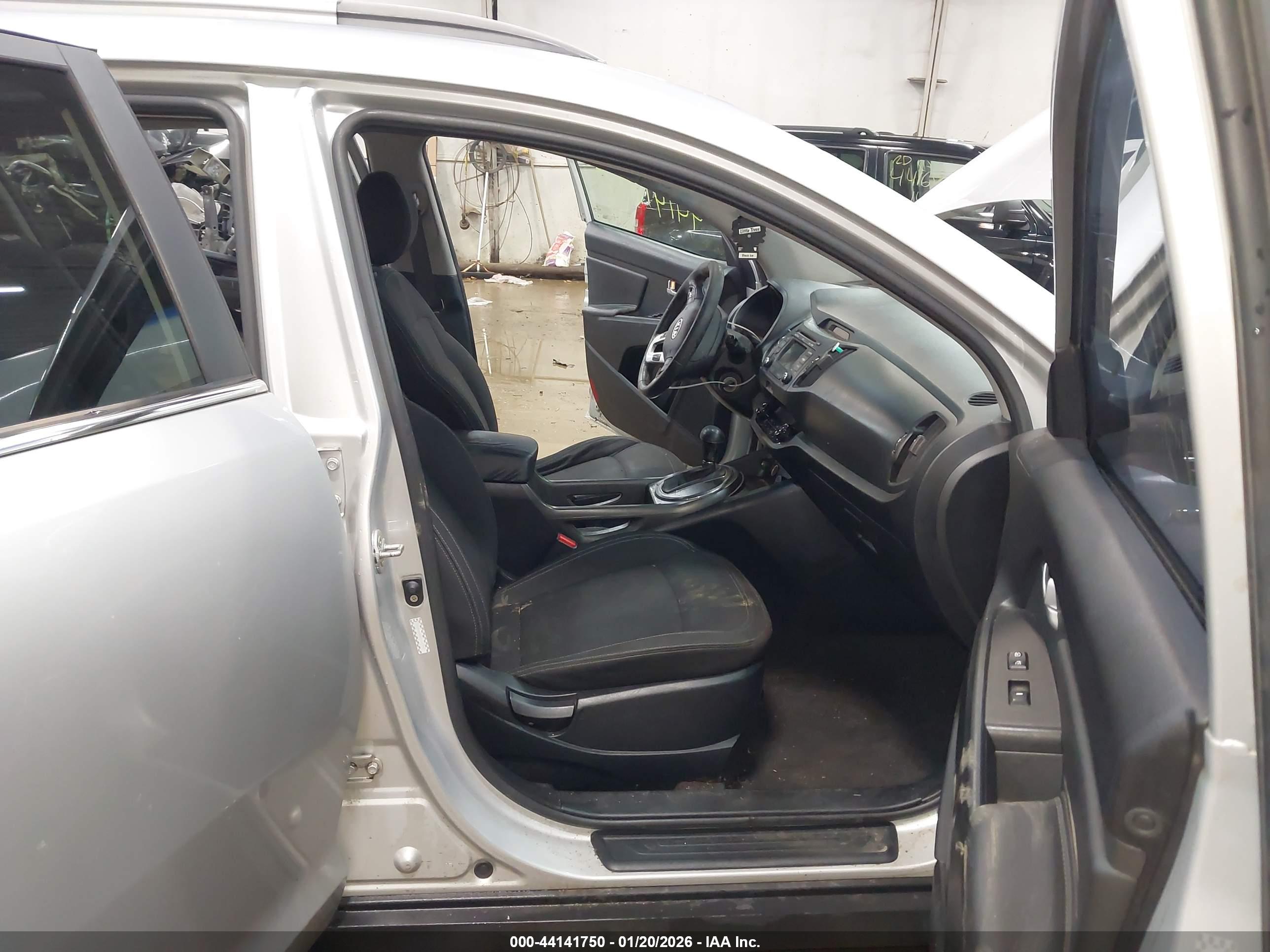 KIA SPORTAGE image 5