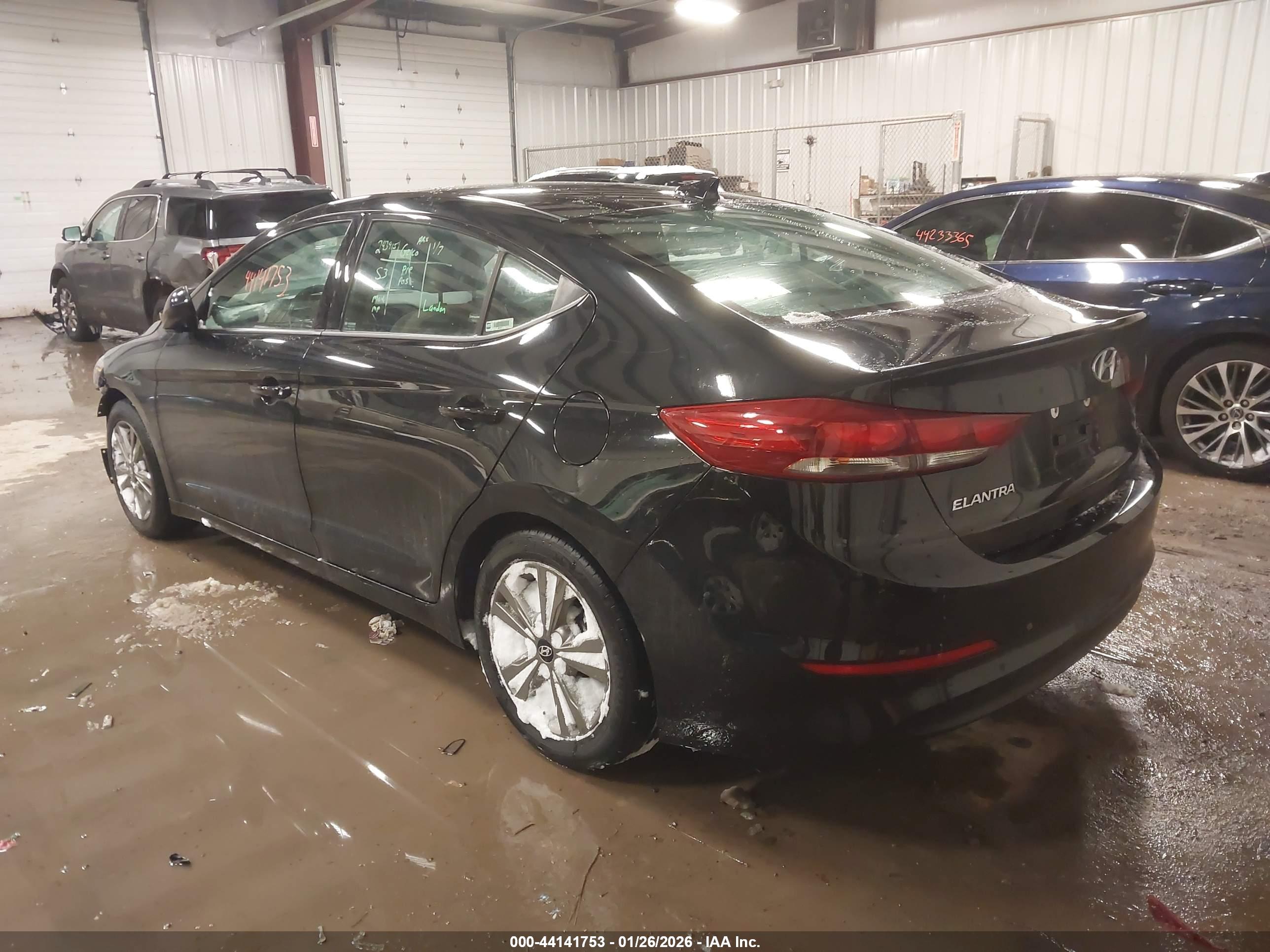 HYUNDAI ELANTRA image 3