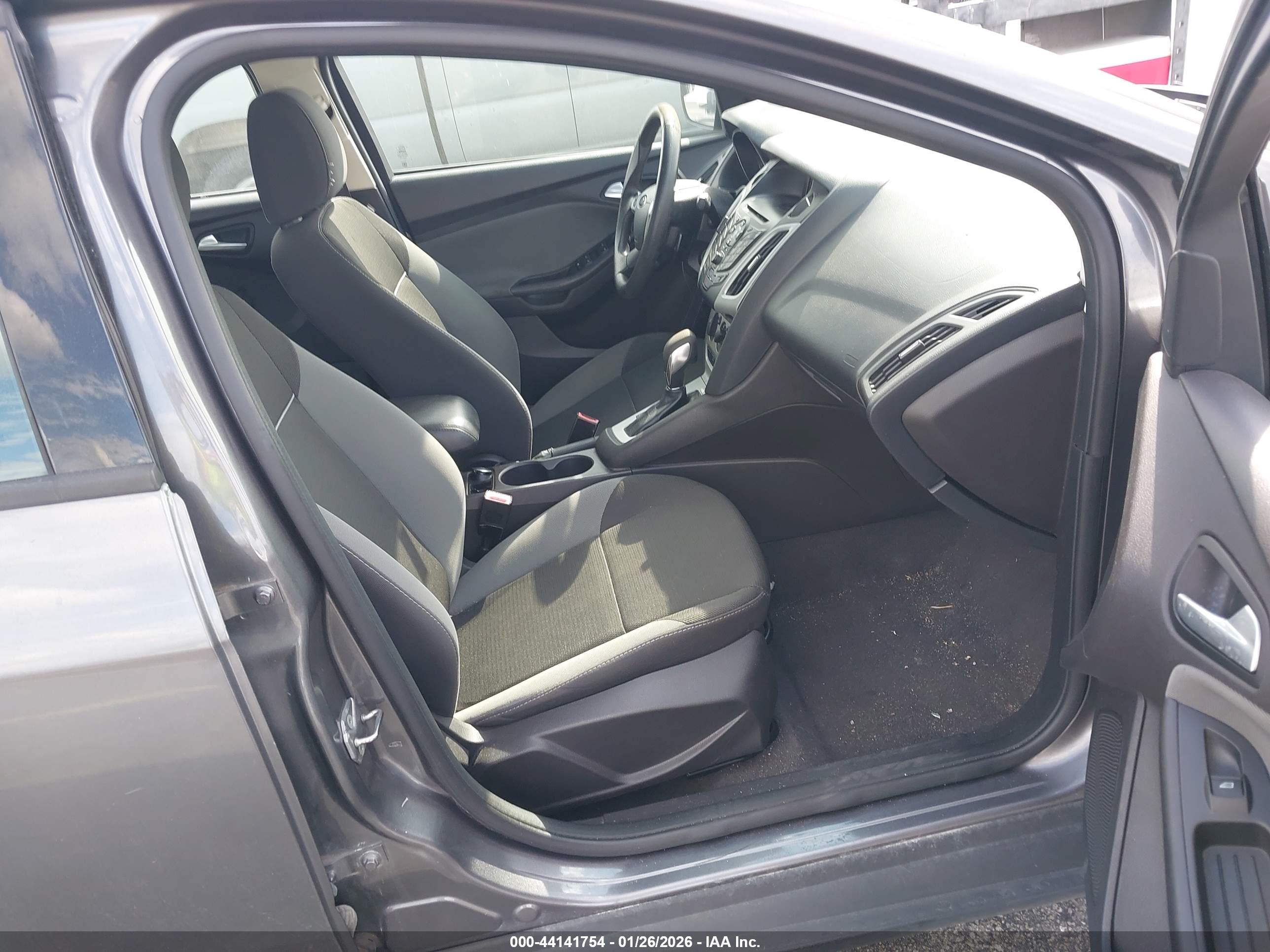 FORD FOCUS image 5