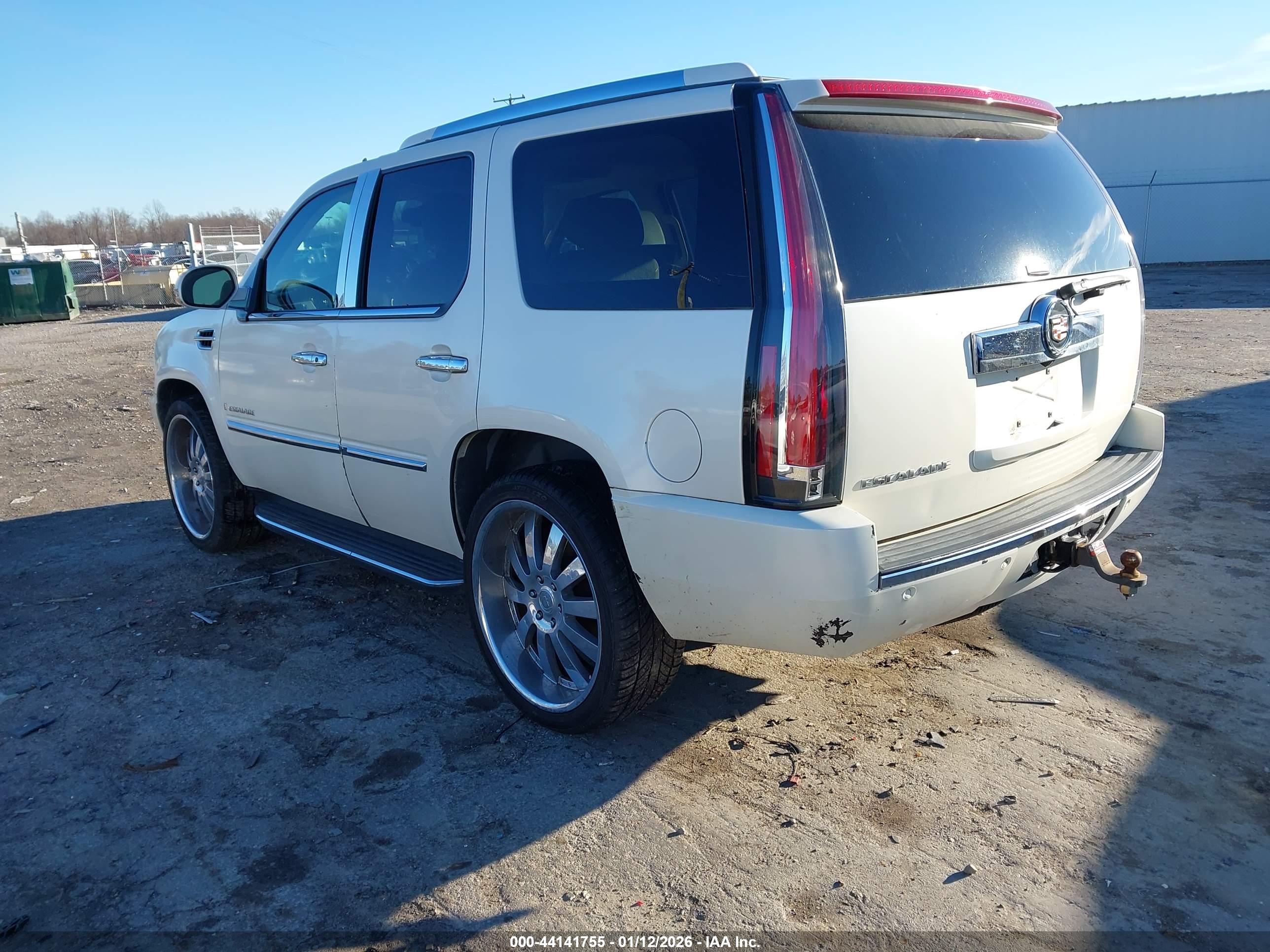 CADILLAC ESCALADE image 3