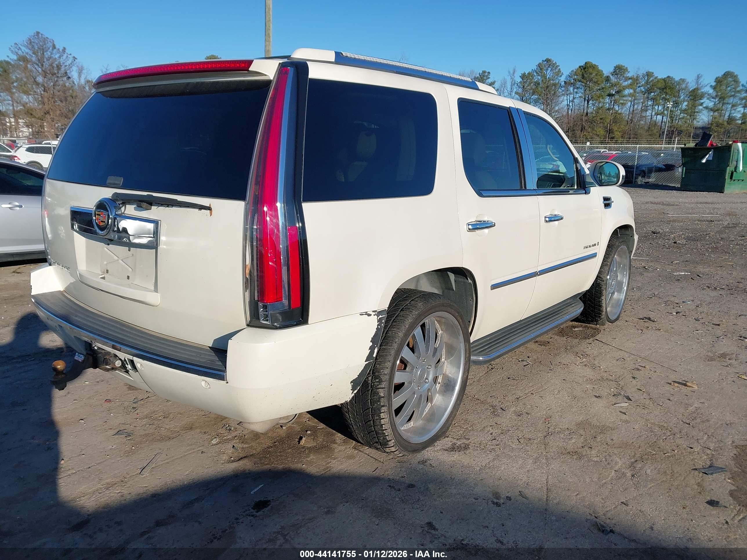 CADILLAC ESCALADE image 4