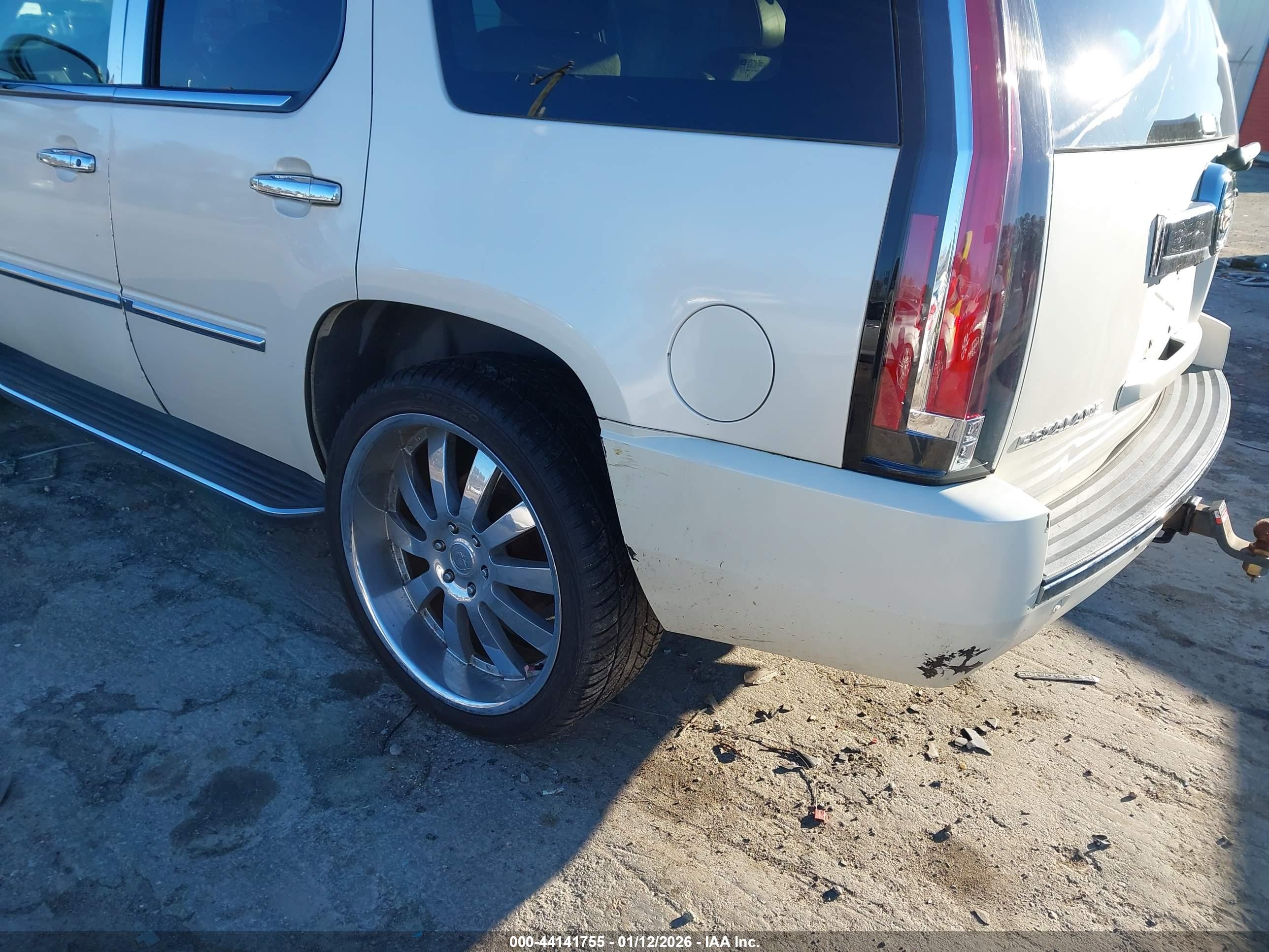 CADILLAC ESCALADE image 6