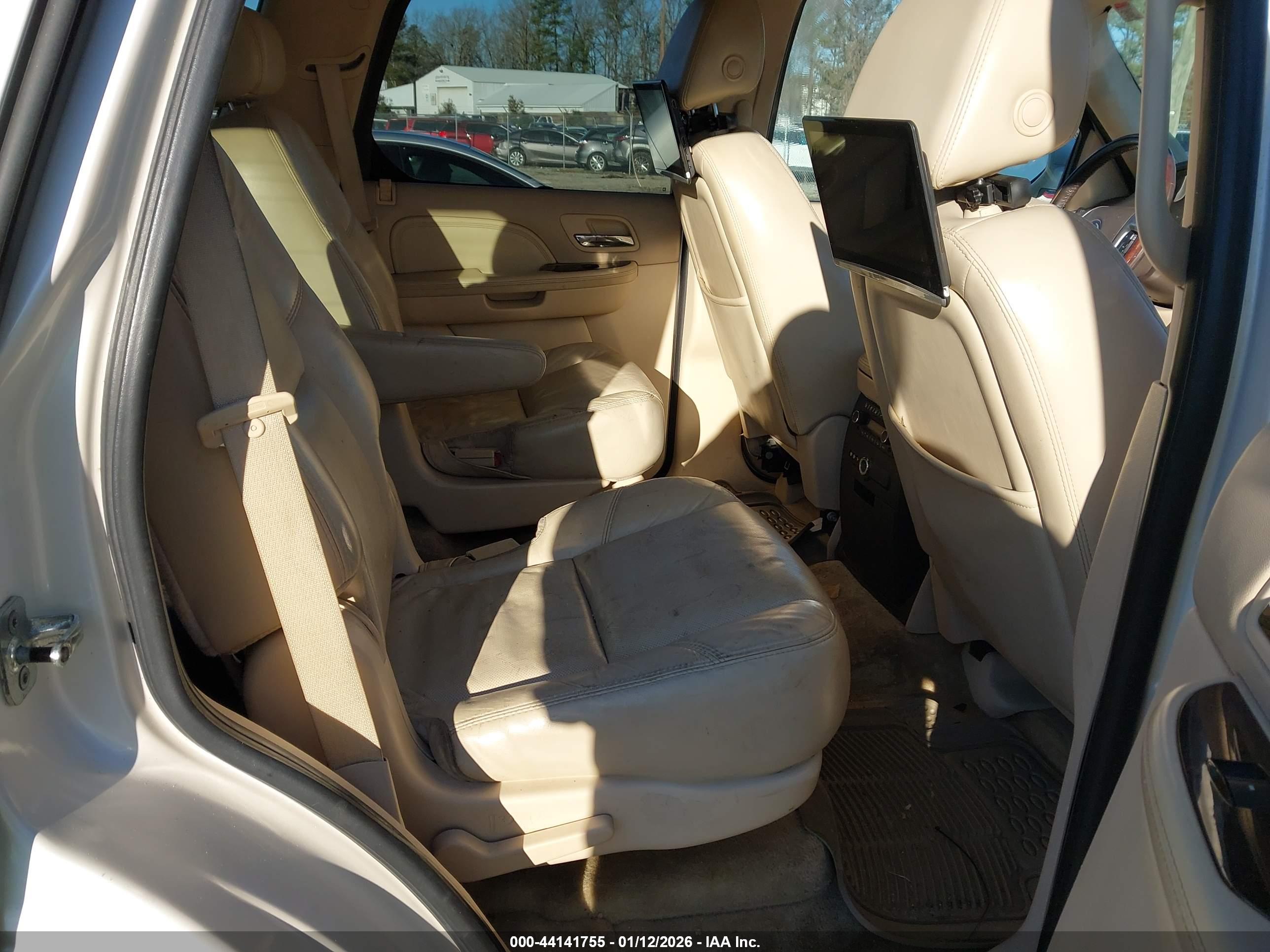 CADILLAC ESCALADE image 8