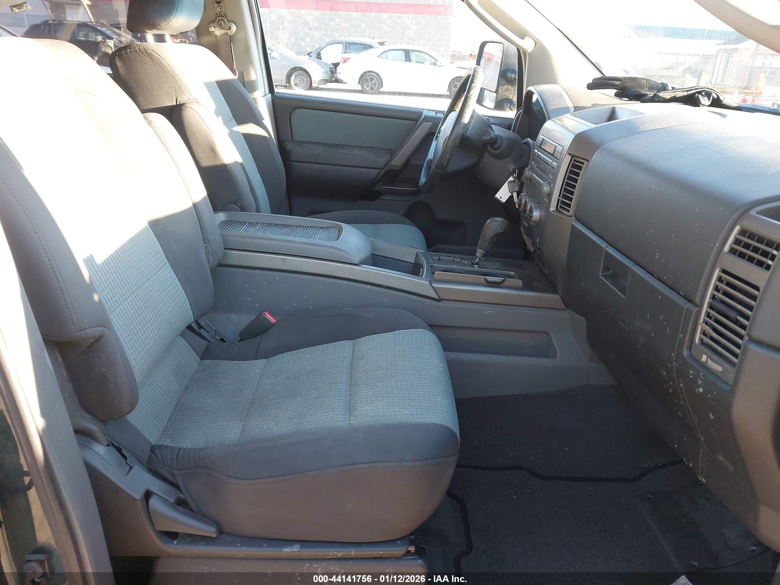 NISSAN TITAN image 5
