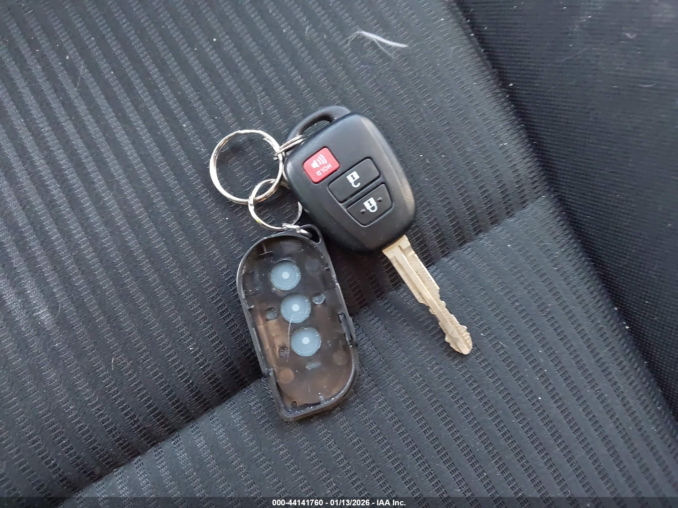 TOYOTA RAV4 image 11