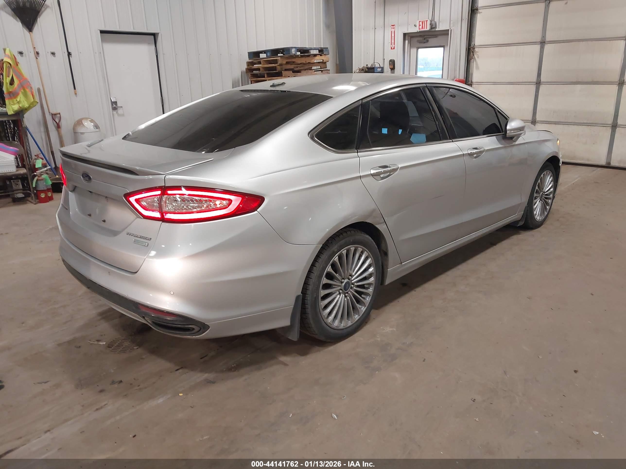 FORD FUSION image 4