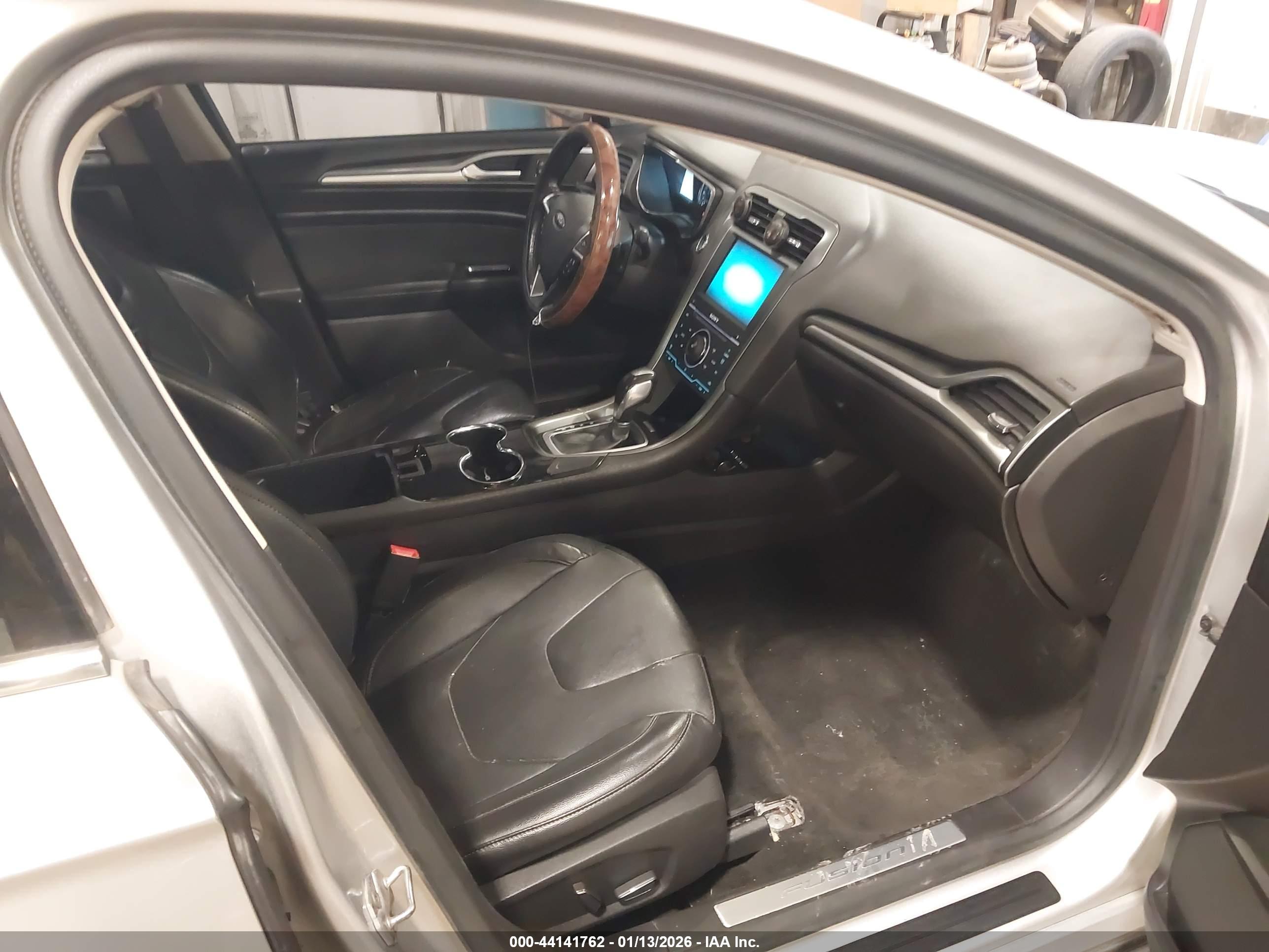 FORD FUSION image 5