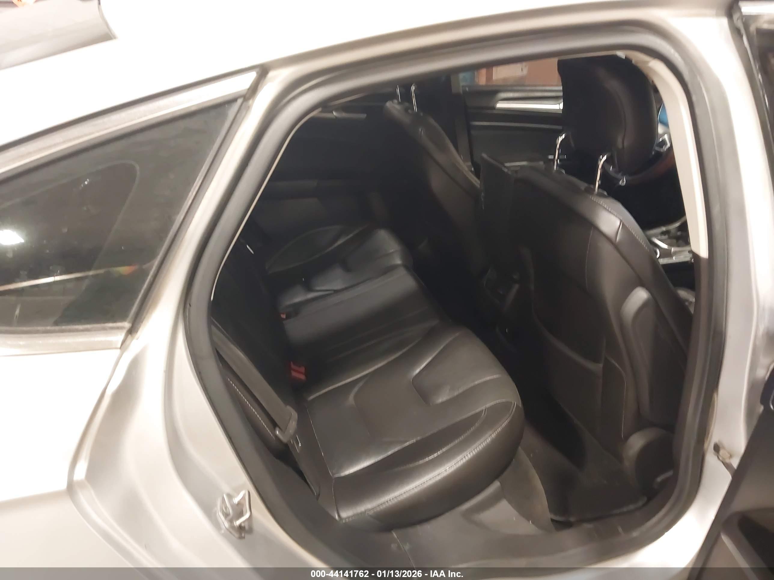 FORD FUSION image 8