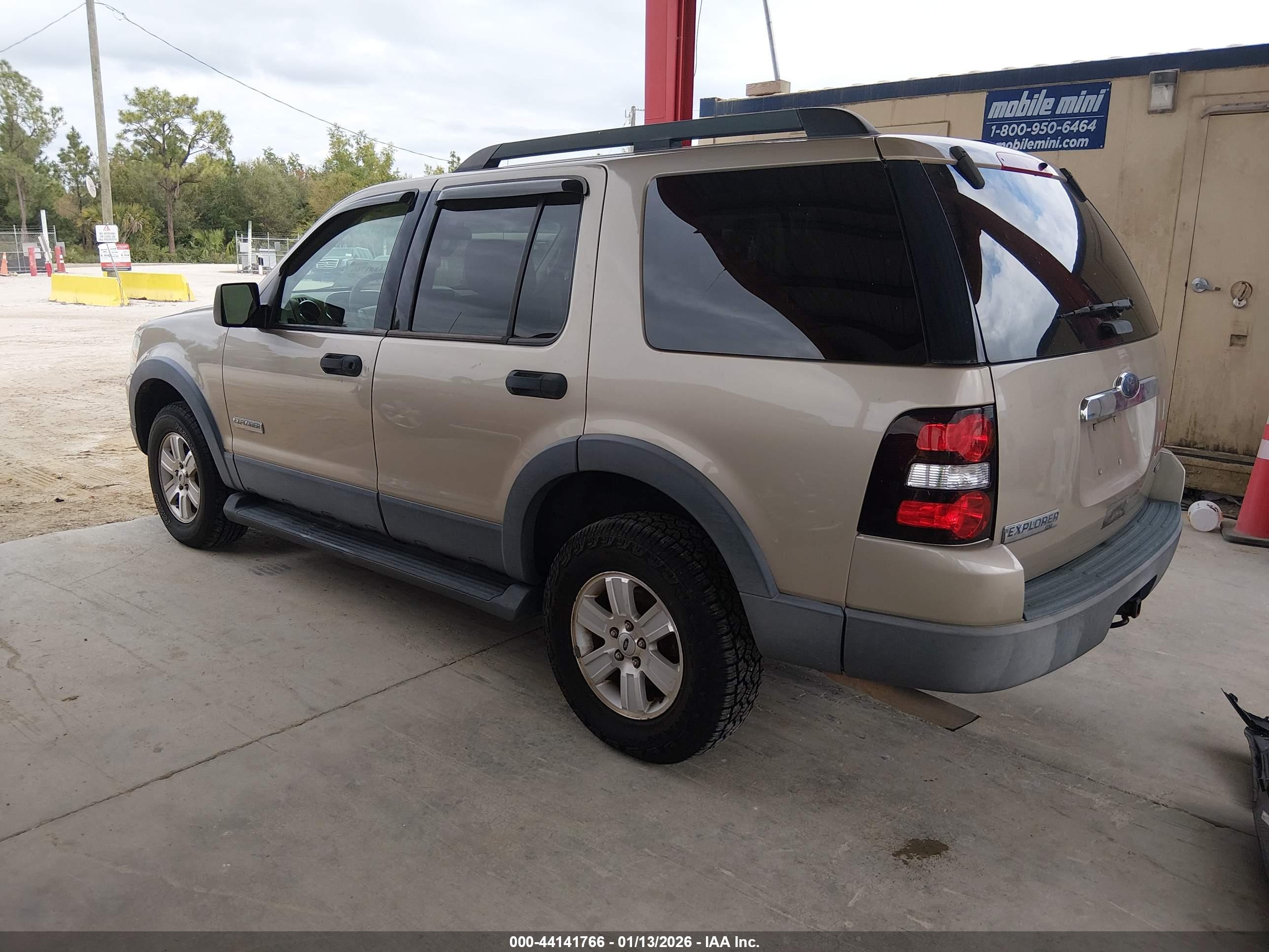 FORD EXPLORER image 3