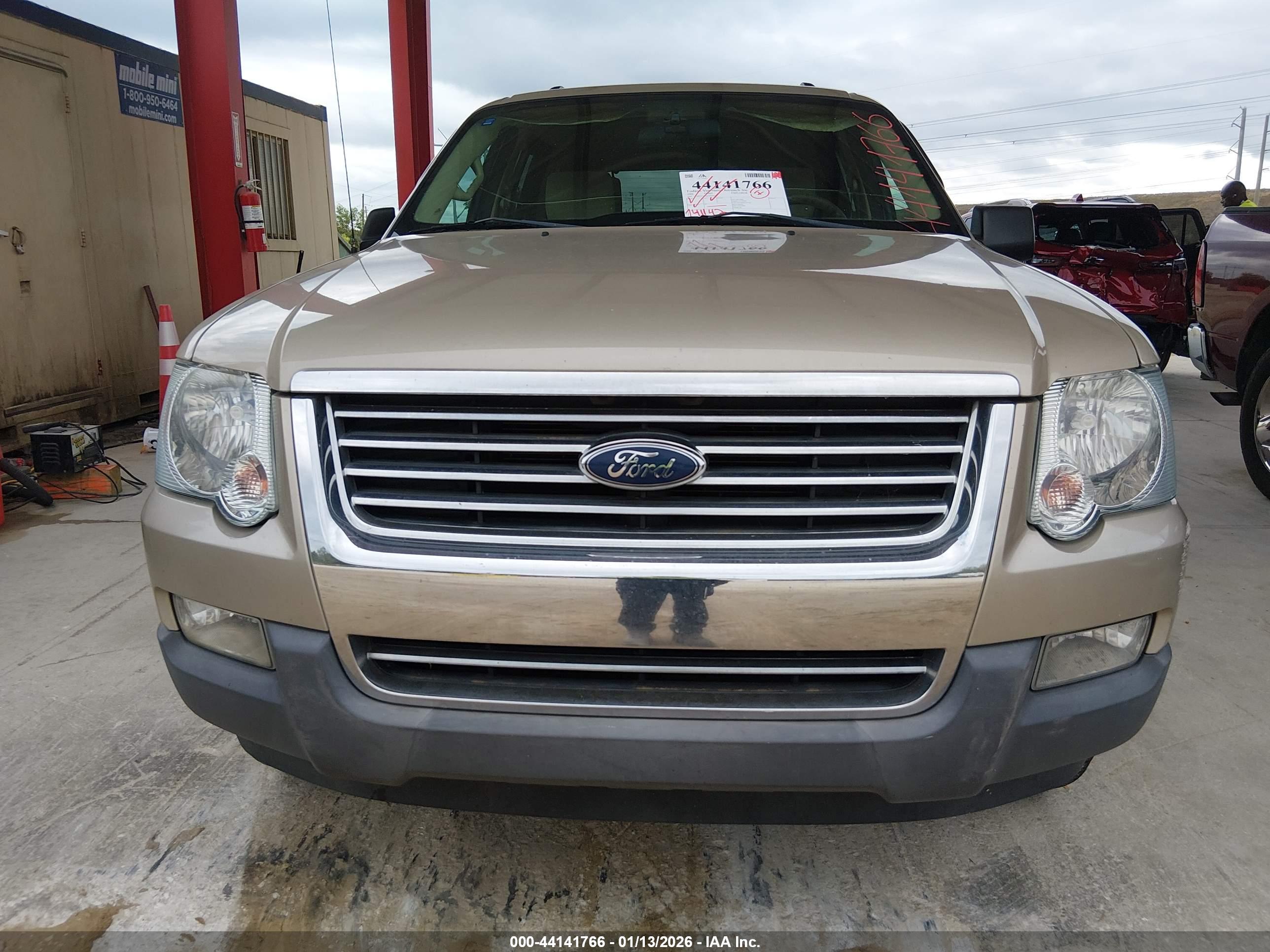 FORD EXPLORER image 6