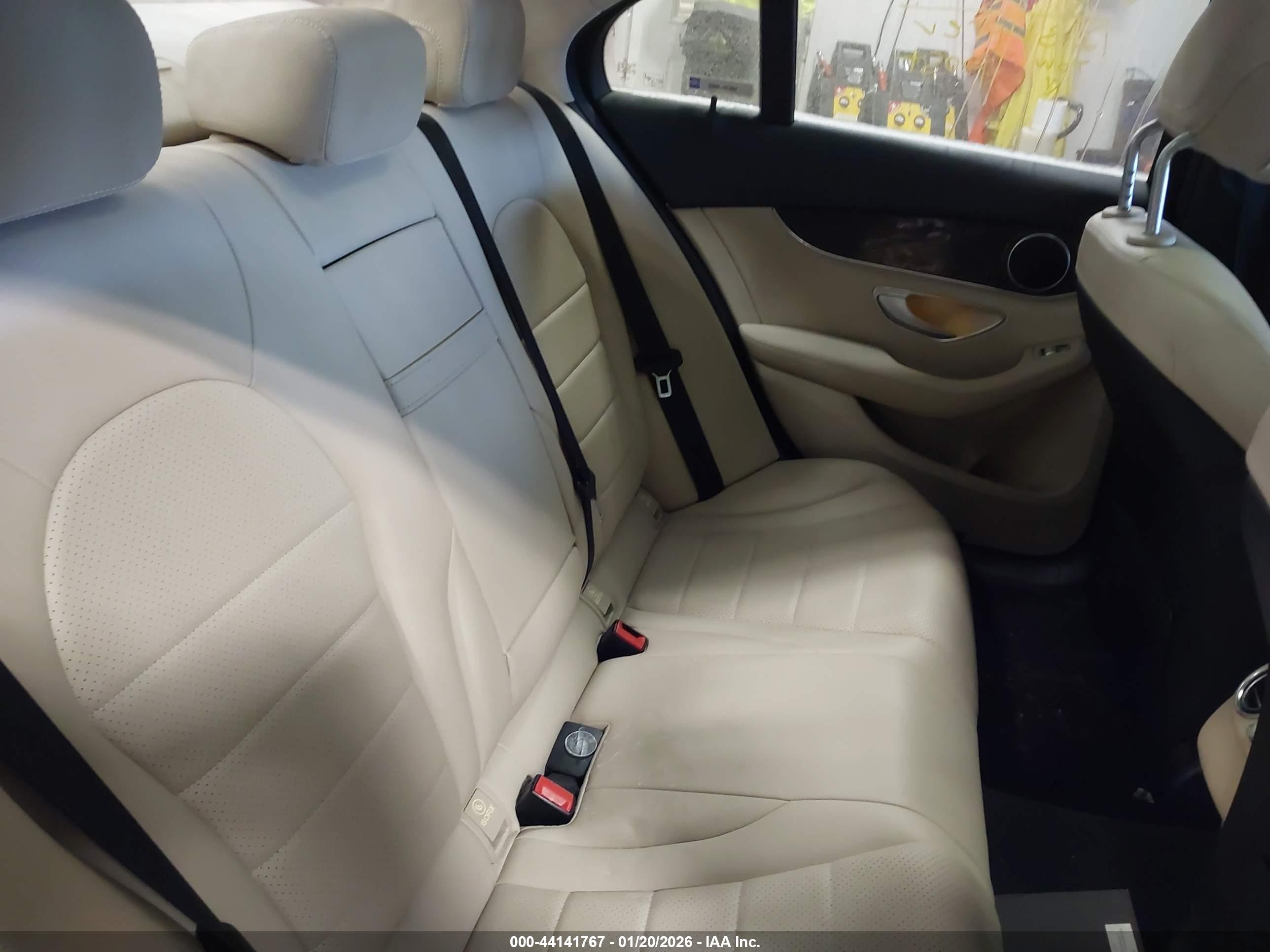 MERCEDES-BENZ C image 8