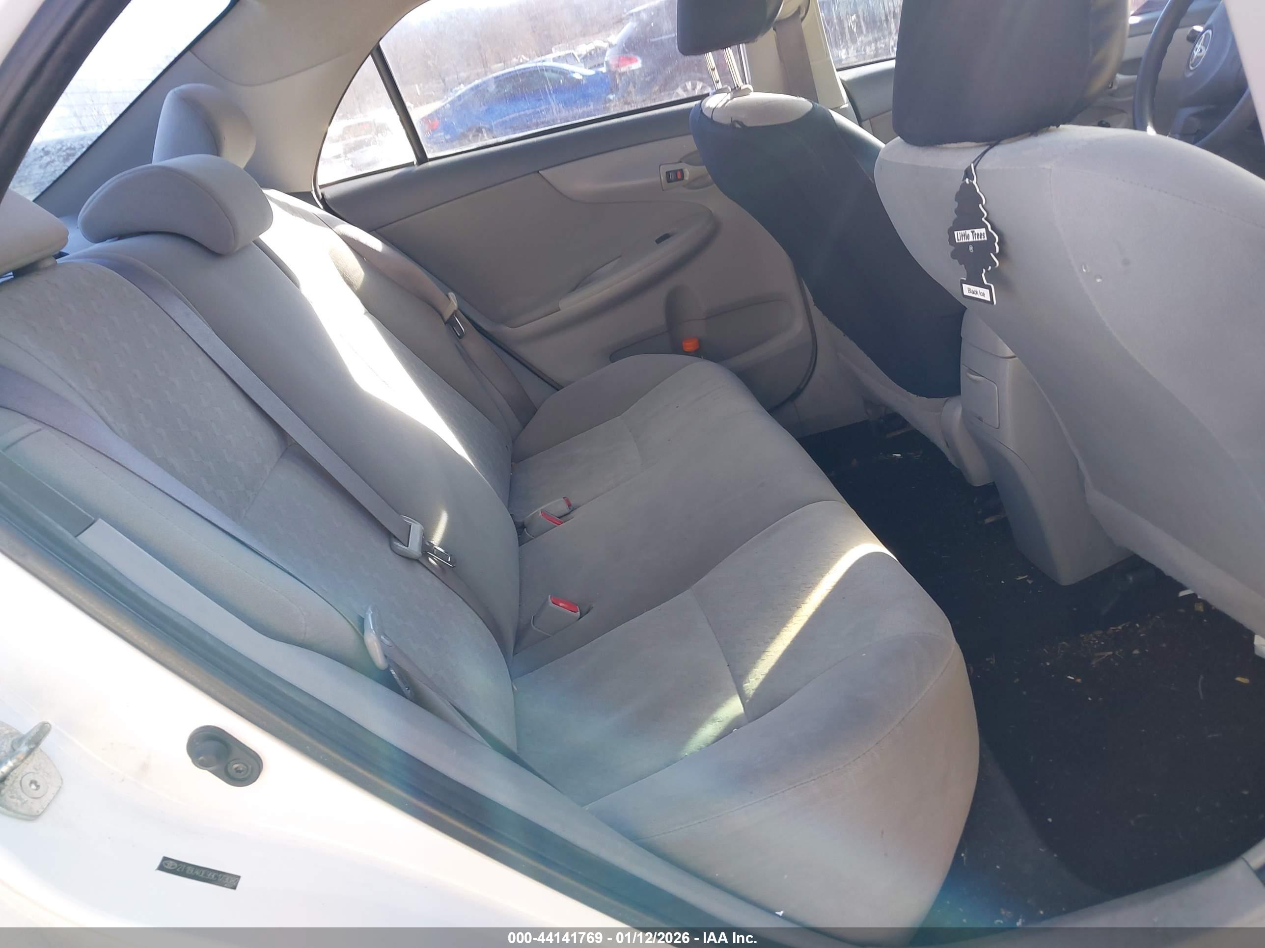 TOYOTA COROLLA image 8