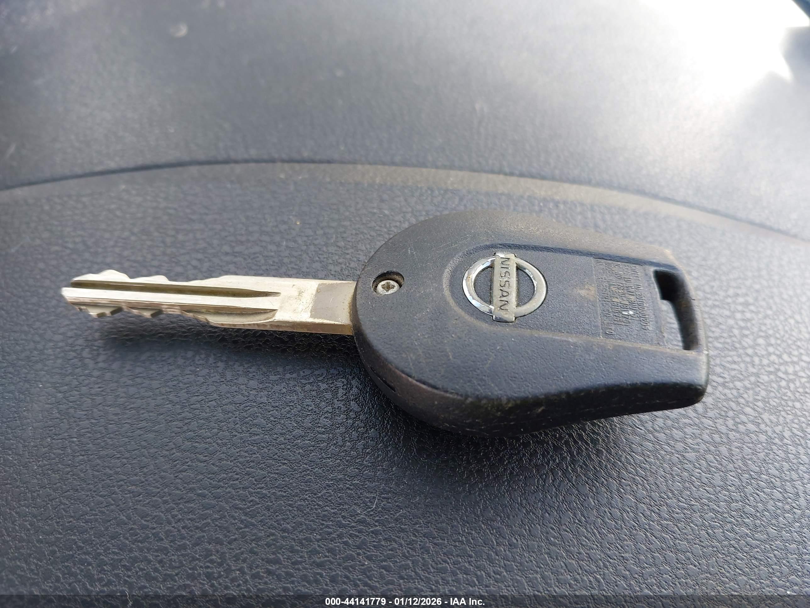 NISSAN VERSA image 11
