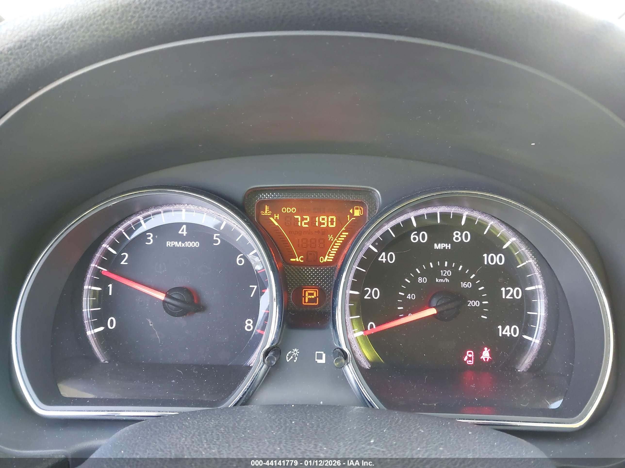 NISSAN VERSA image 7