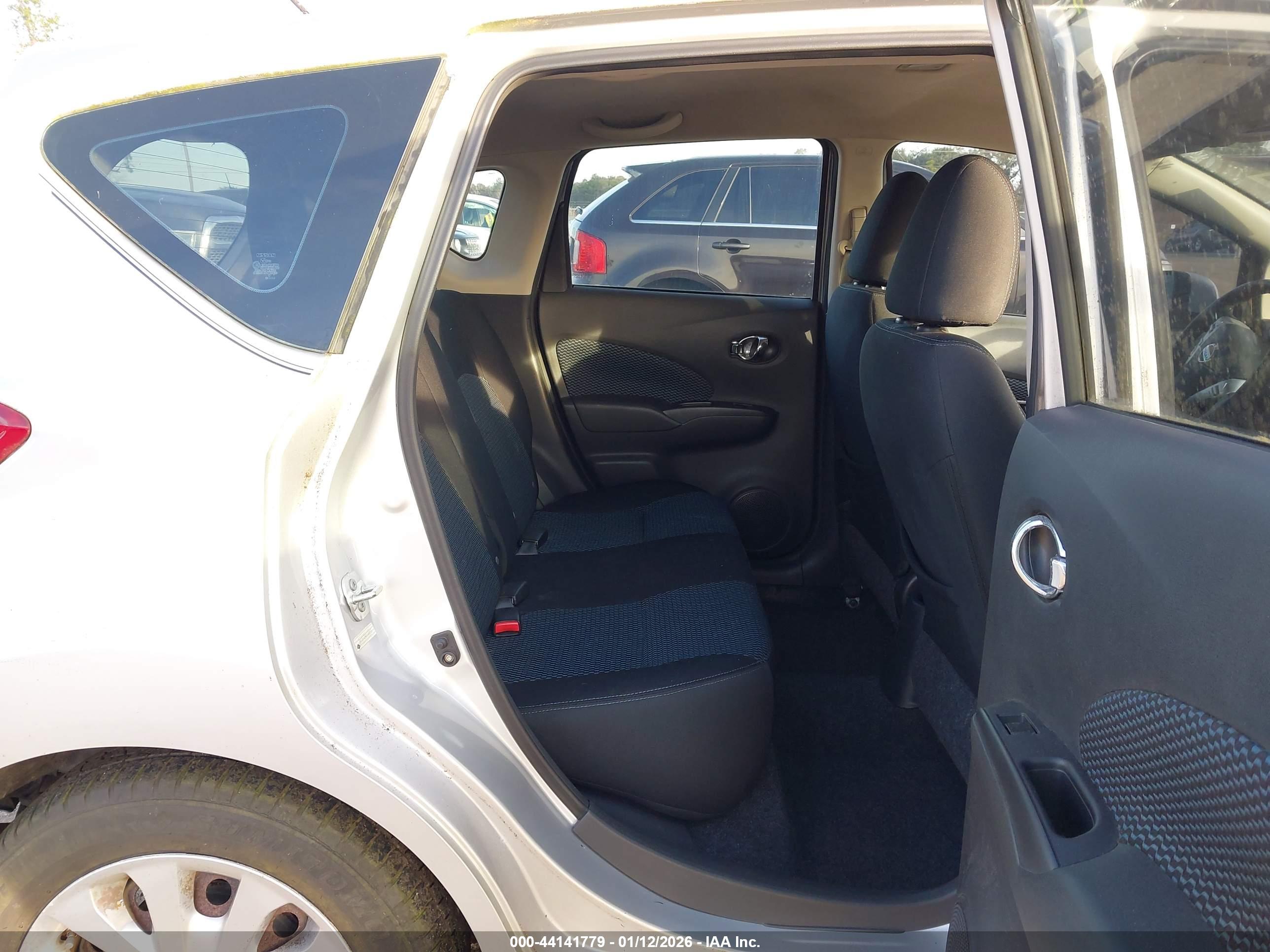NISSAN VERSA image 8