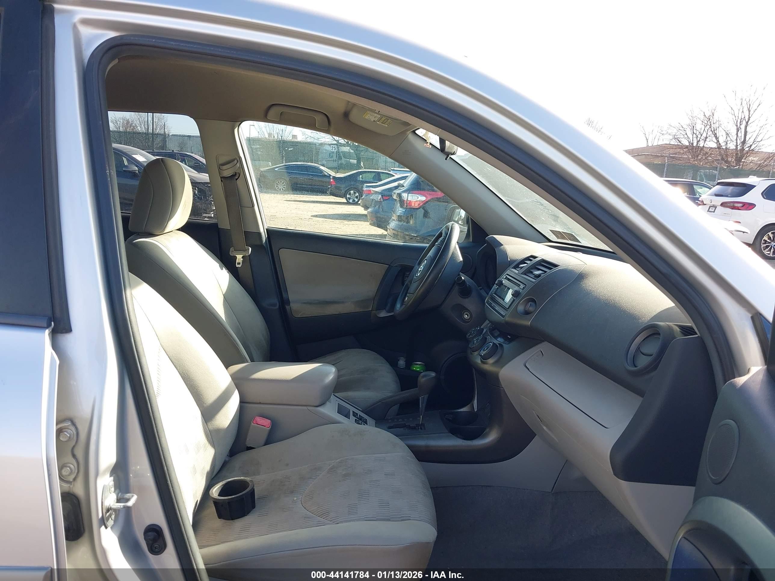 TOYOTA RAV4 image 5