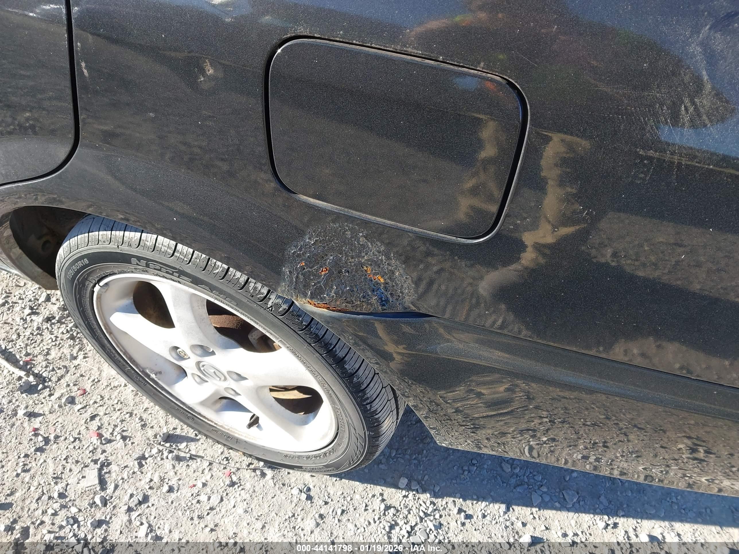 MAZDA PROTEGE image 6