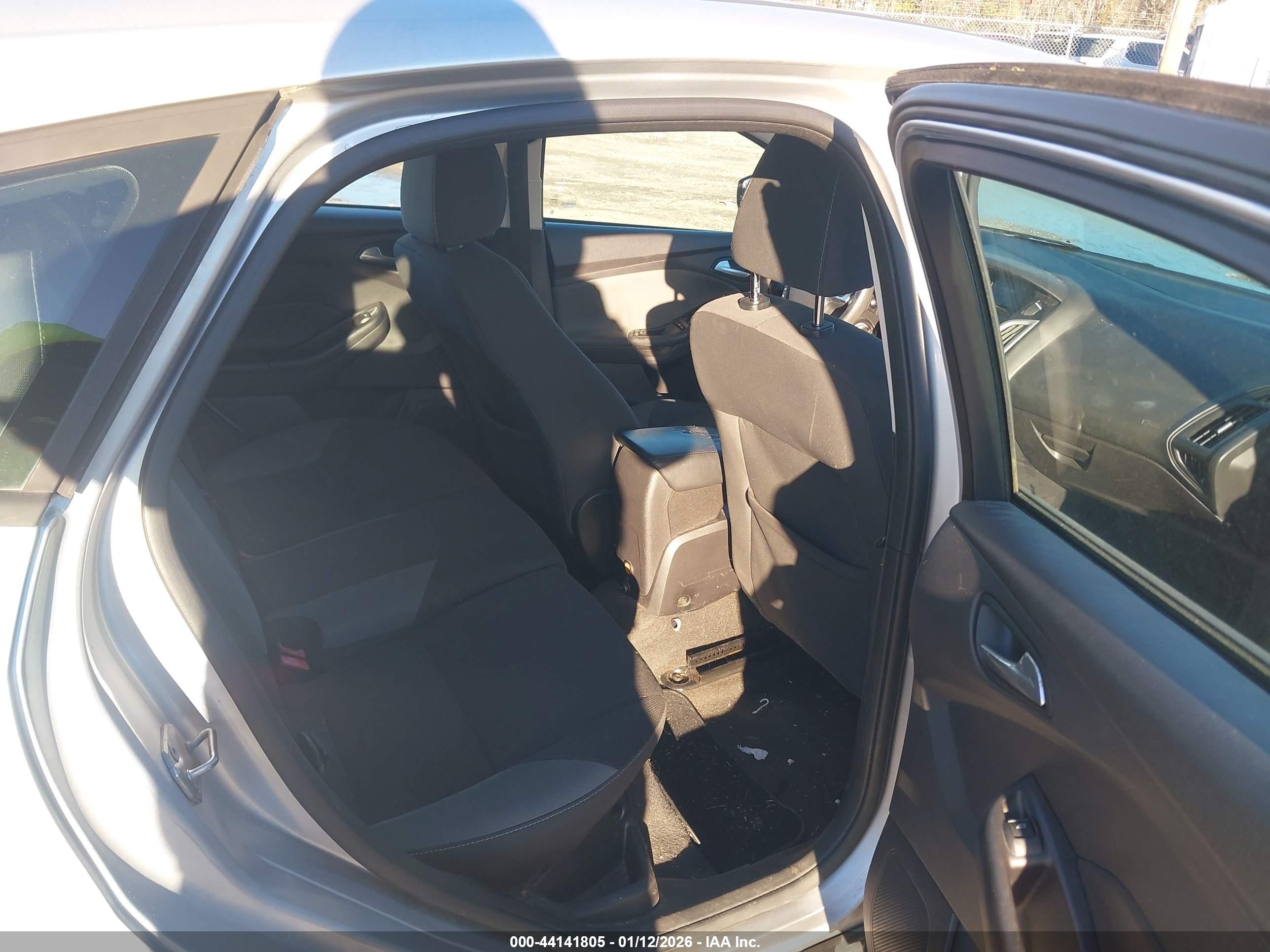 FORD FOCUS image 8