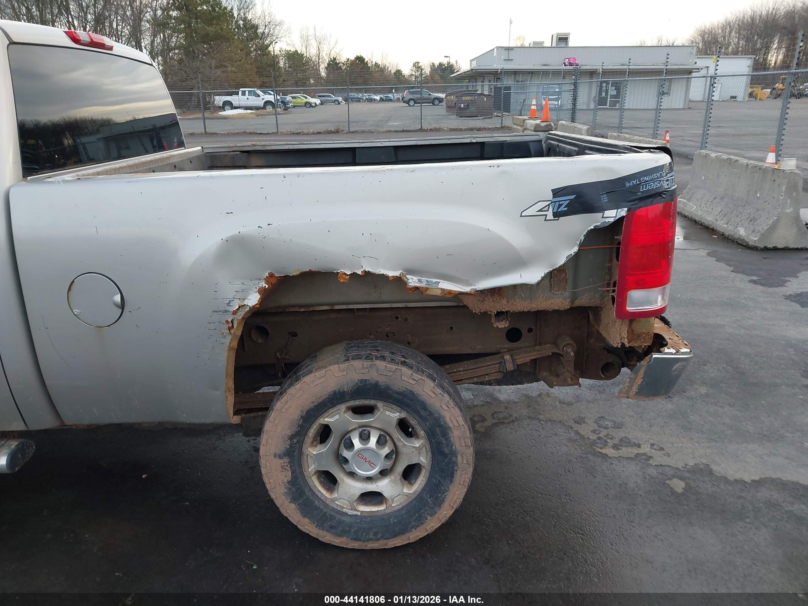 GMC SIERRA image 6