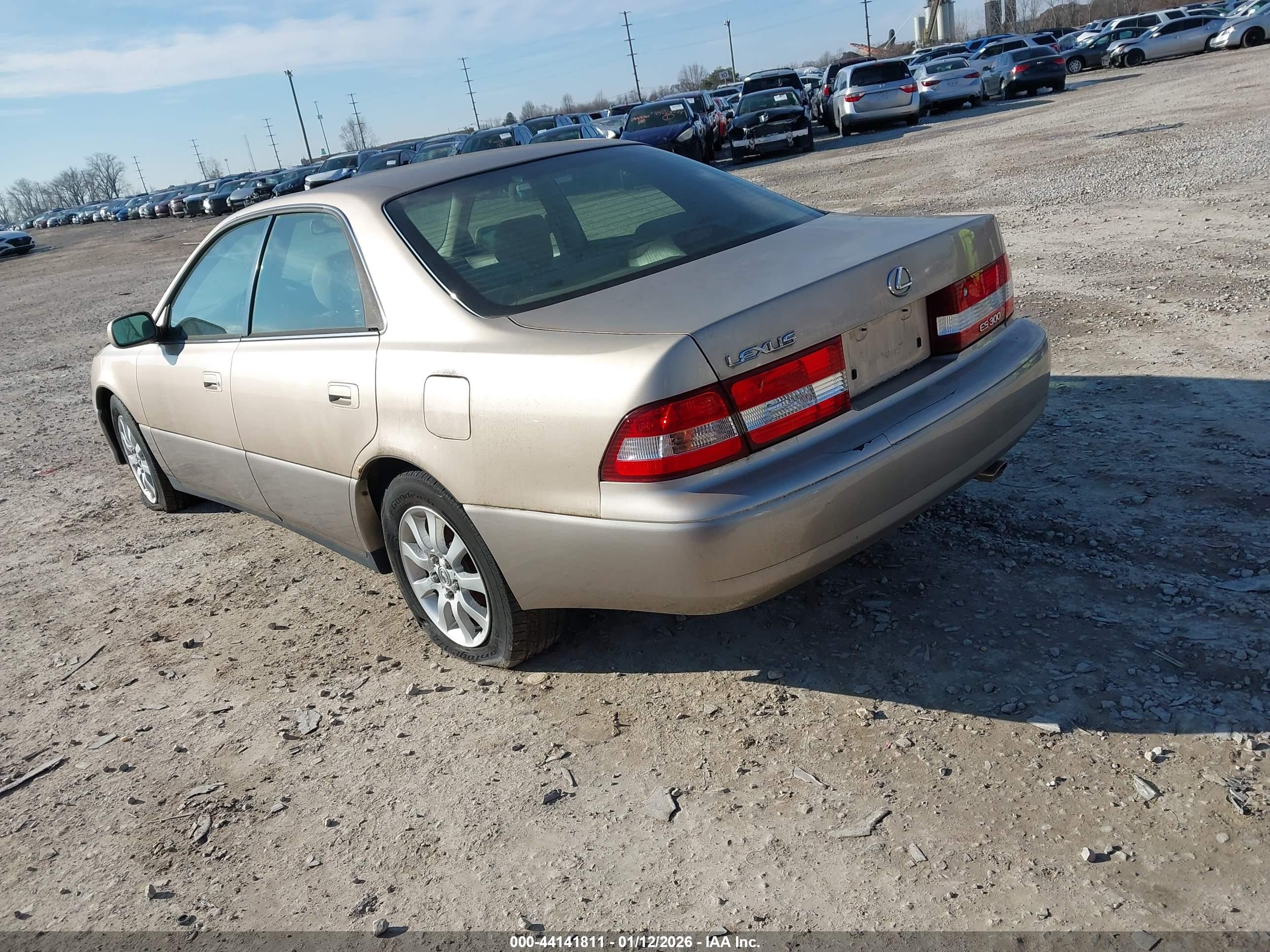 LEXUS ES image 3